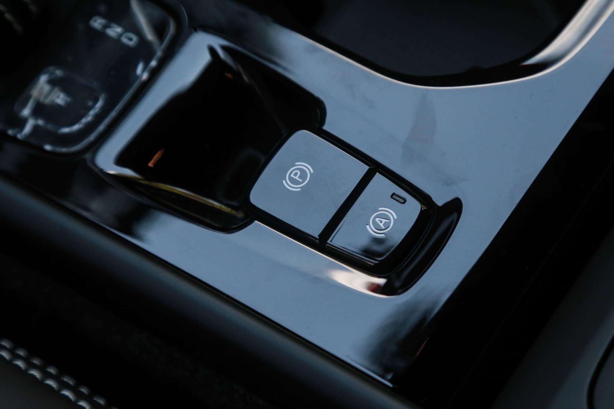 chi tiet Volvo XC40 gia 1, 75 ty anh 10