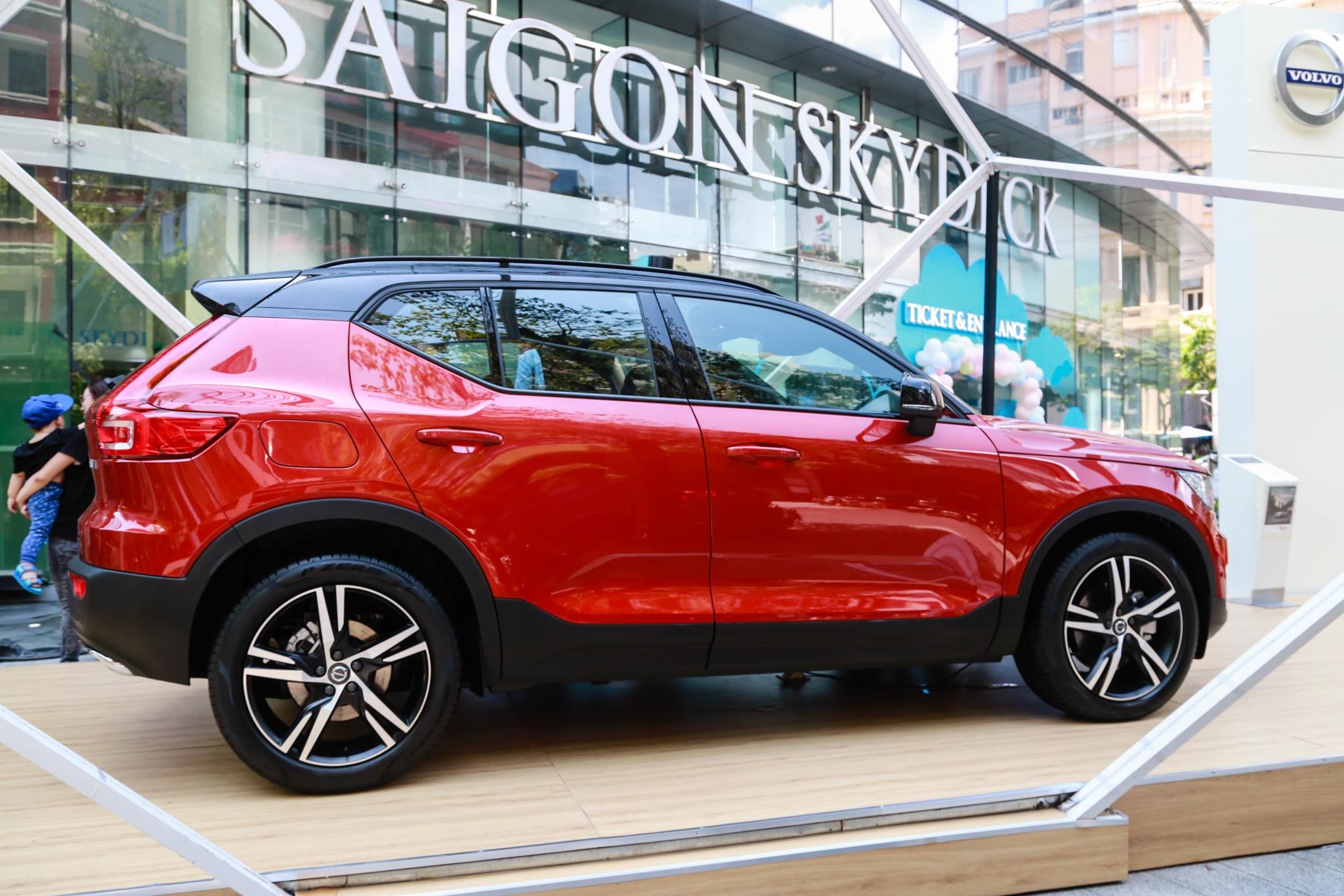 chi tiet Volvo XC40 gia 1, 75 ty anh 2