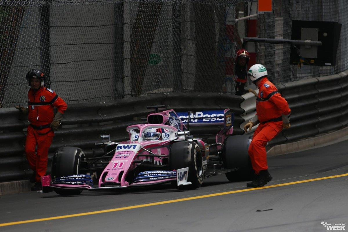 Tay đua F1 suýt đâm chết 2 tình nguyện viên trên đường đua ảnh 1 Tay dua F1 suyt dam chet 2 tinh nguyen vien tren duong dua anh 1