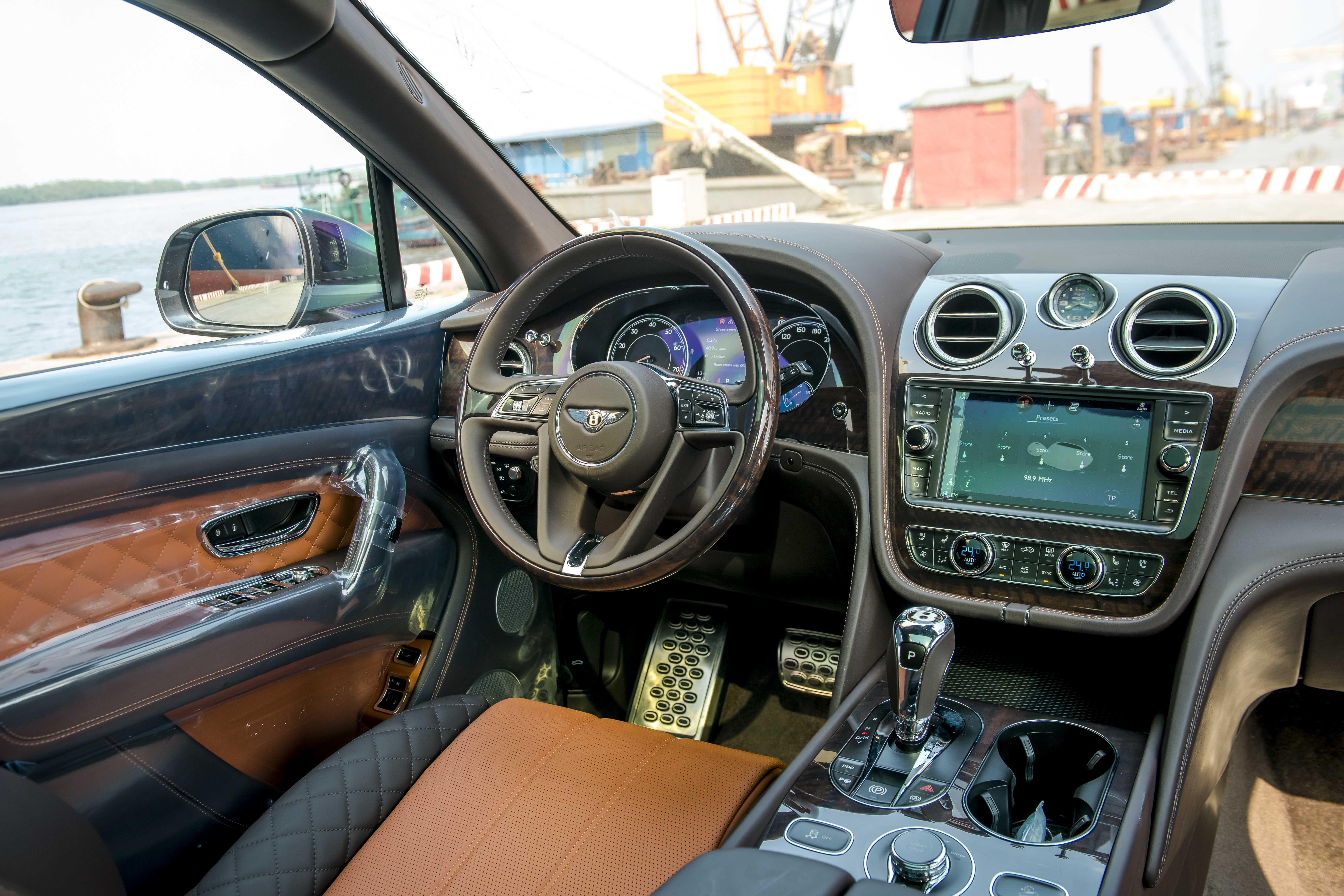 Bentley Bentayga V8 ban ky niem 100 nam anh 6