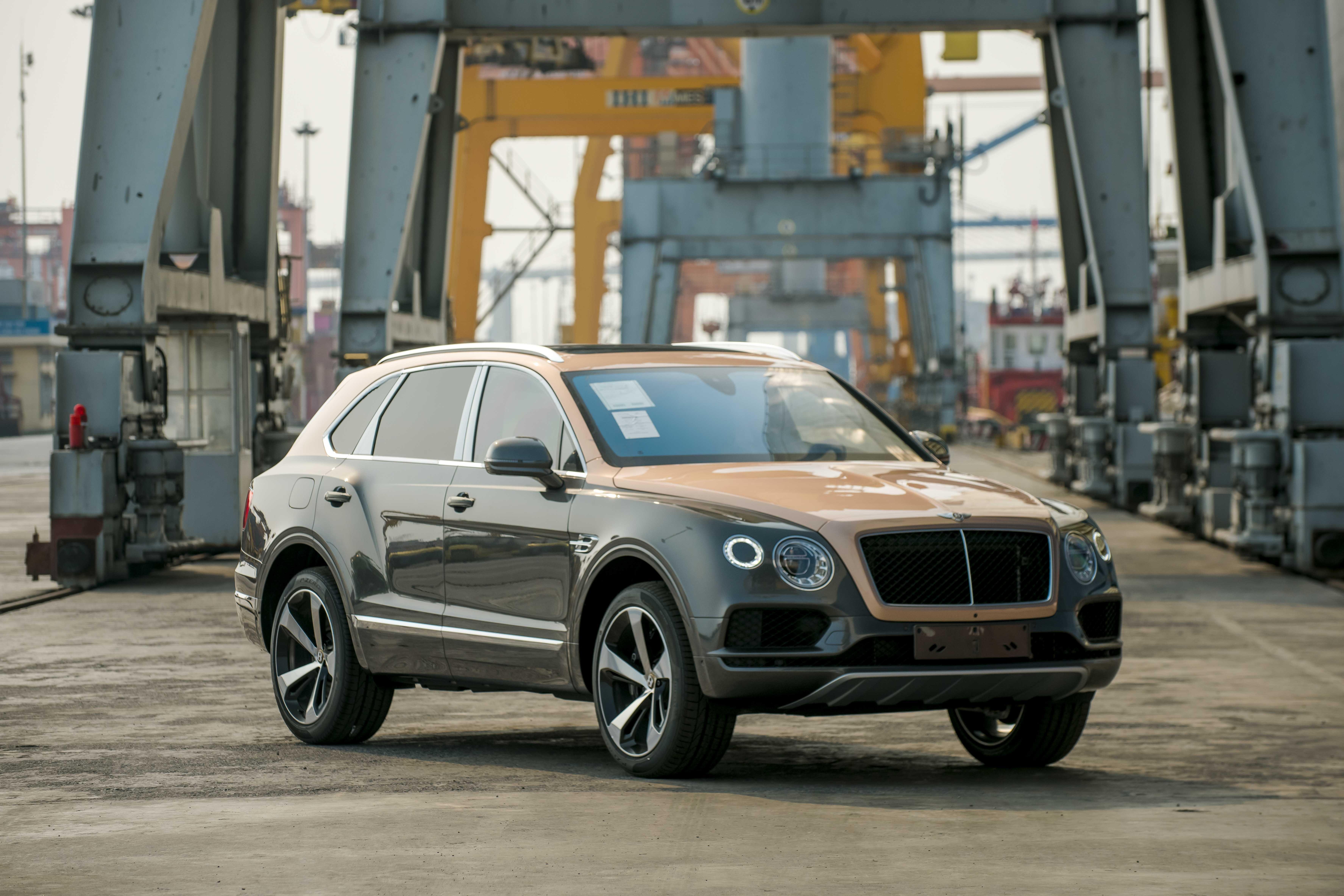 Bentley Bentayga V8 ban ky niem 100 nam anh 1