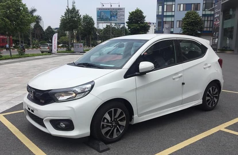 Honda Brio o at cap ben dai ly truoc ngay ra mat hinh anh