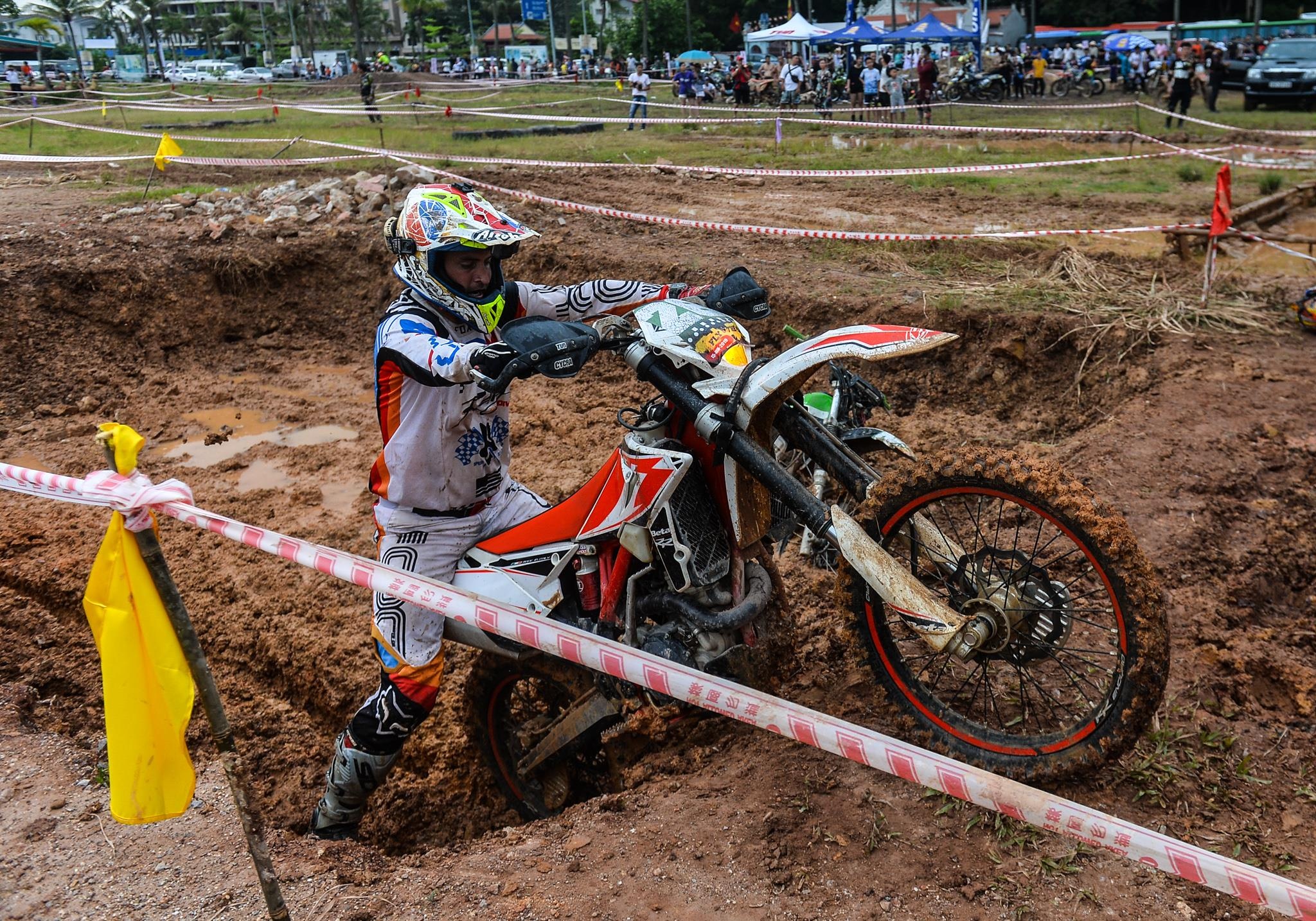 Giai dua moto dia hinh kho nhat VN anh 8