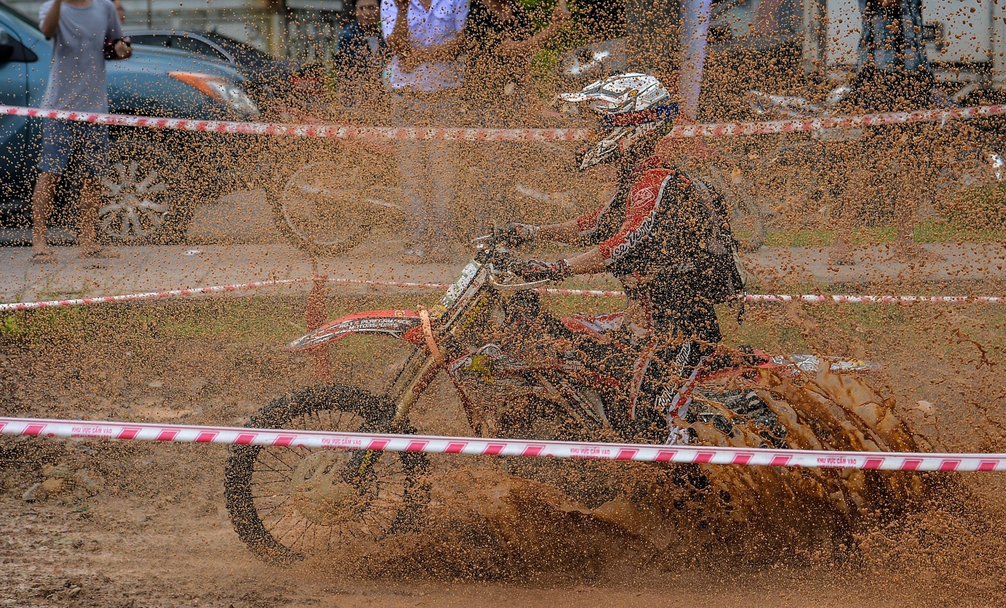 Giai dua moto dia hinh kho nhat VN anh 14