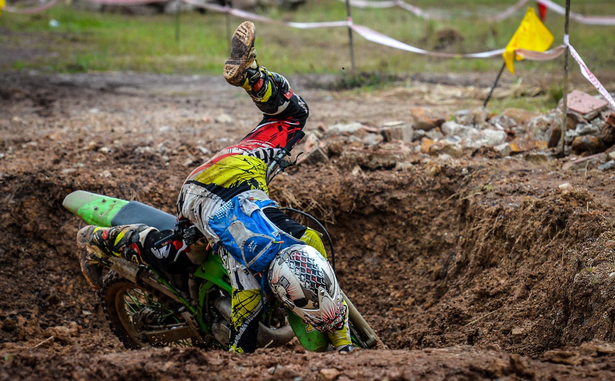 Giai dua moto dia hinh kho nhat VN anh 4