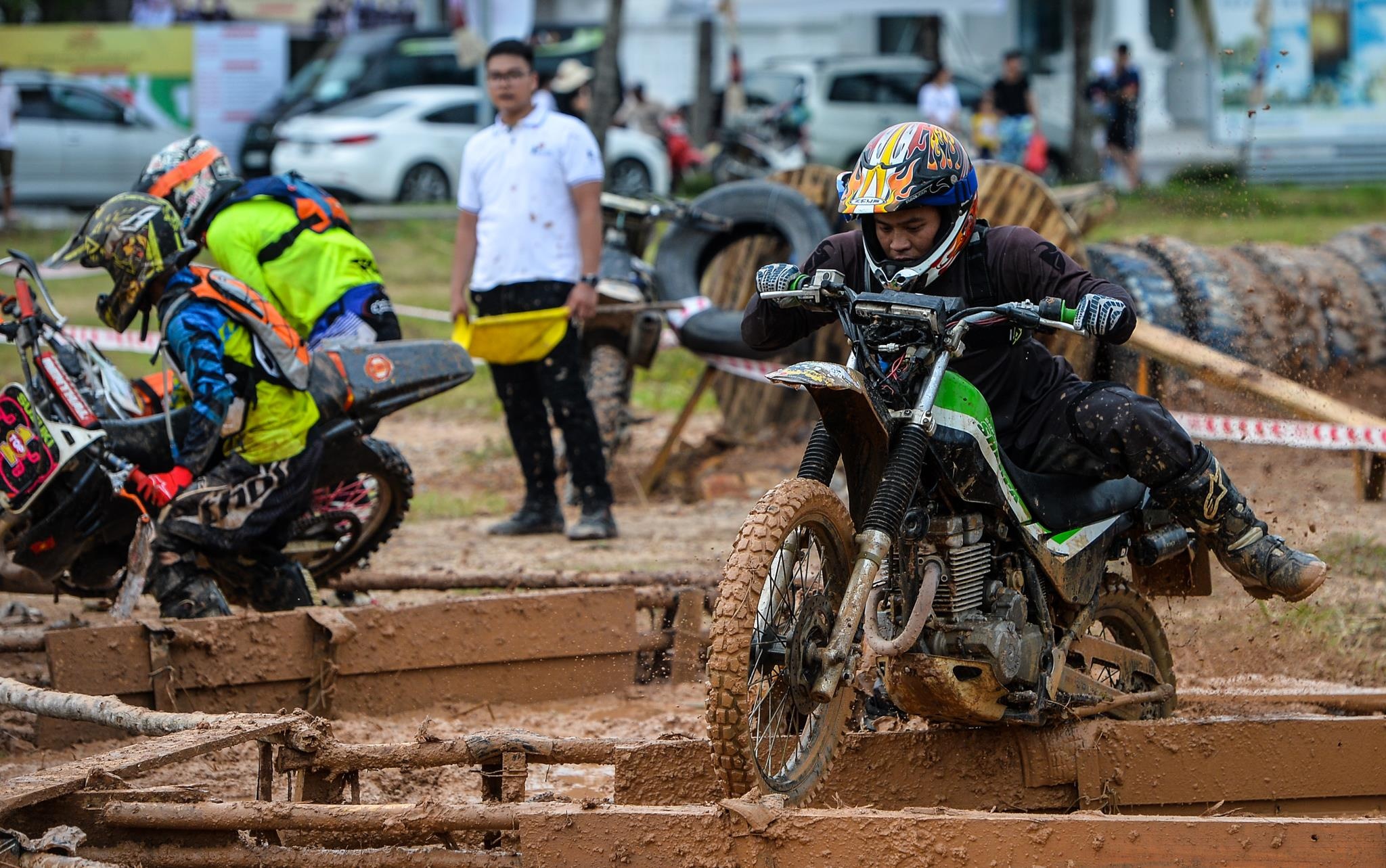 Giai dua moto dia hinh kho nhat VN anh 6