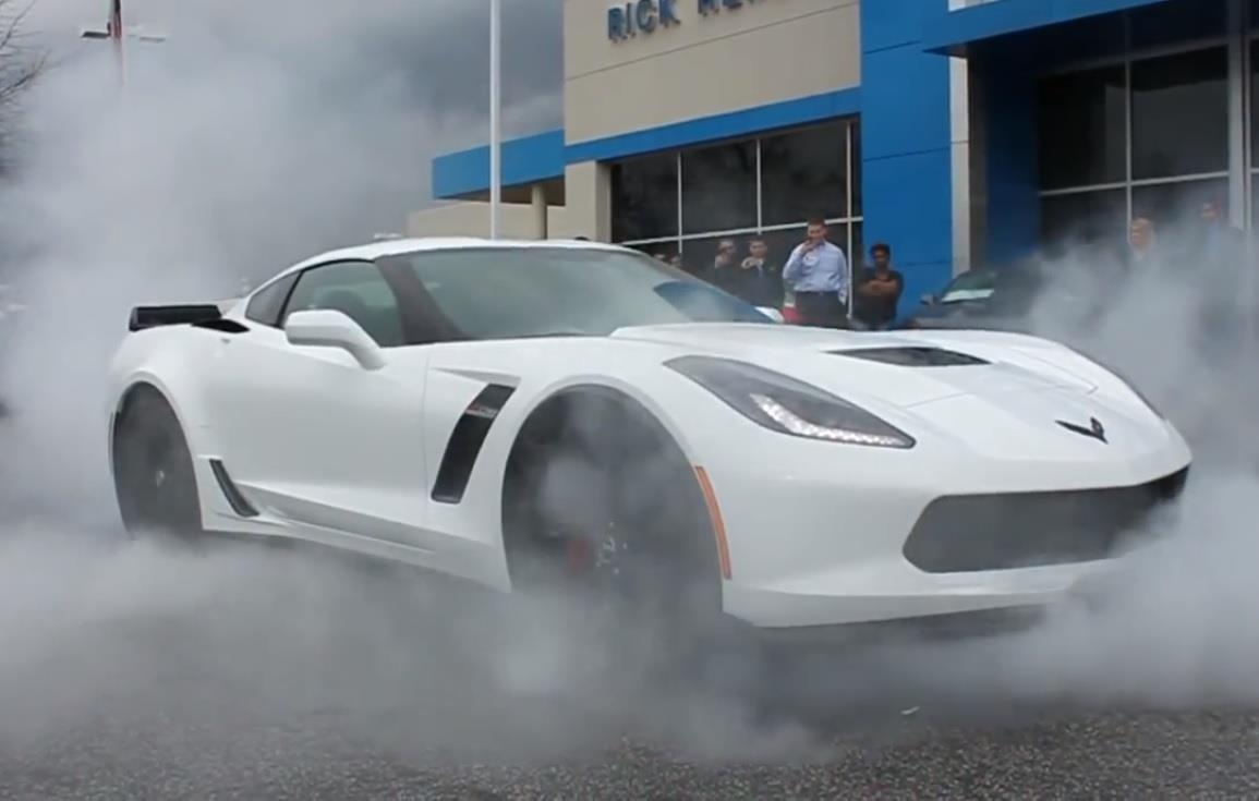 Đốt lốp Chevrolet Corvette Z06 và cái kết đắng ảnh 1 Dot lop Chevrolet Corvette Z06 va cai ket dang anh 1