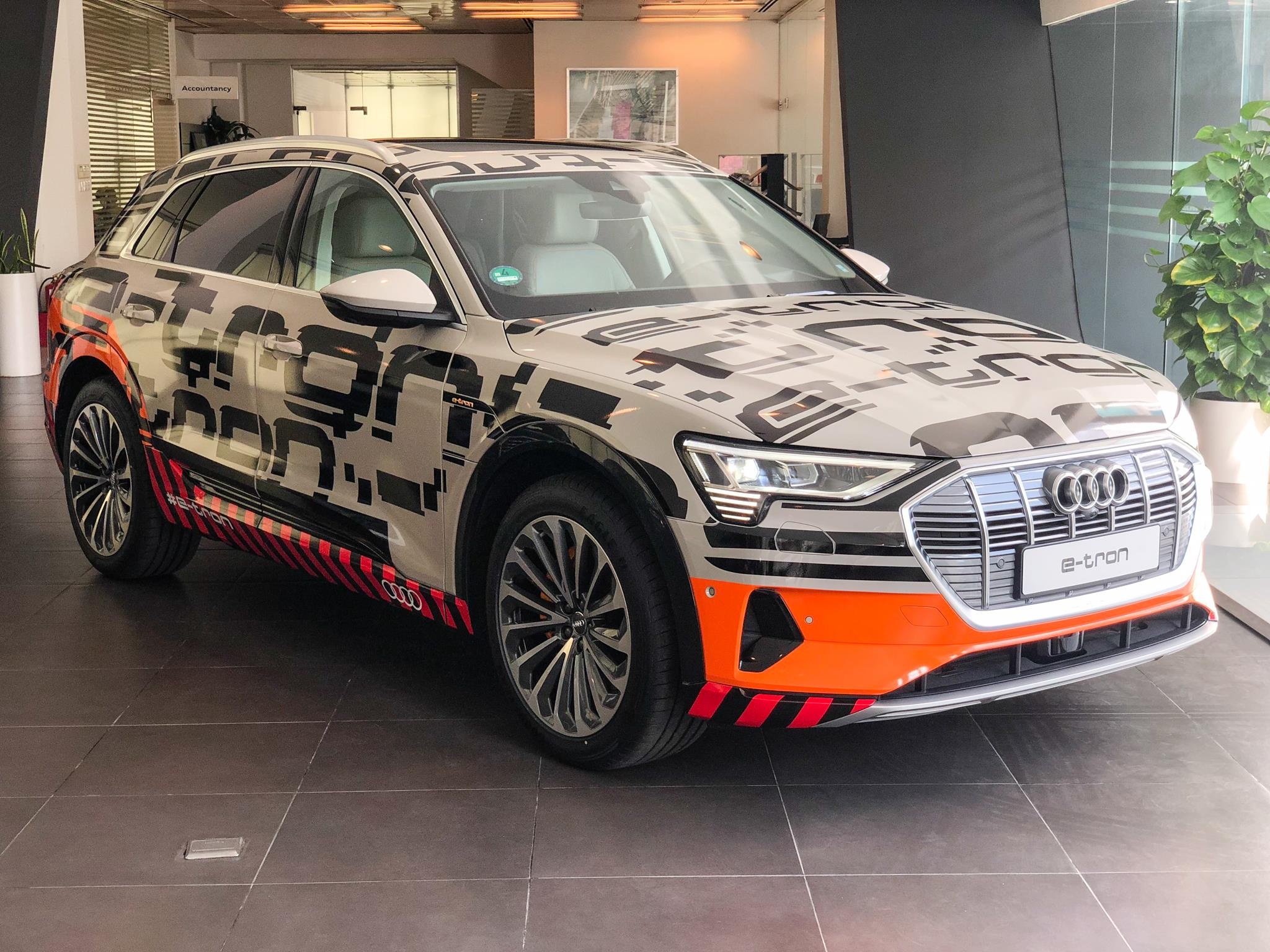 Chiem nguong SUV dien Audi e-tron anh 1