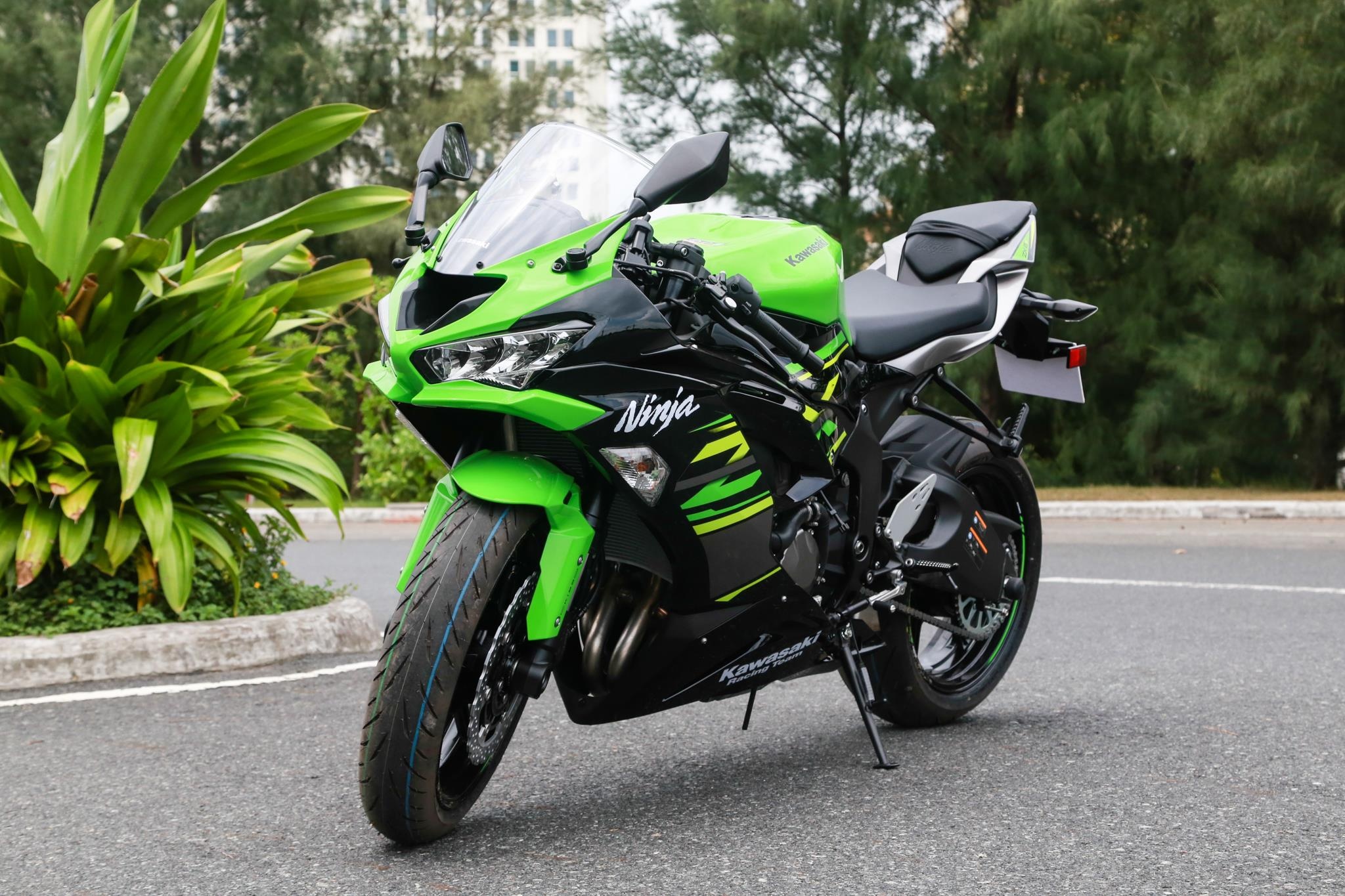 Chi tiet Kawasaki Ninja ZX-6R 2019 cap ben VN, doi thu Yamaha YZF-R6 hinh anh