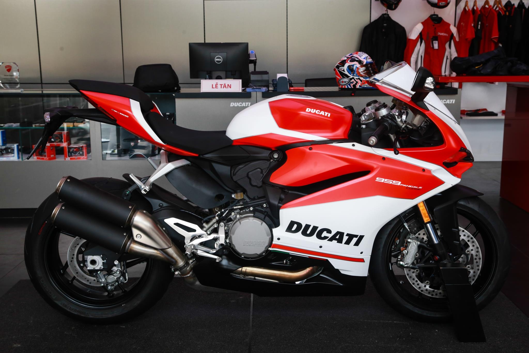 Can canh Ducati 959 Panigale Corse gia 635 trieu tai VN hinh anh