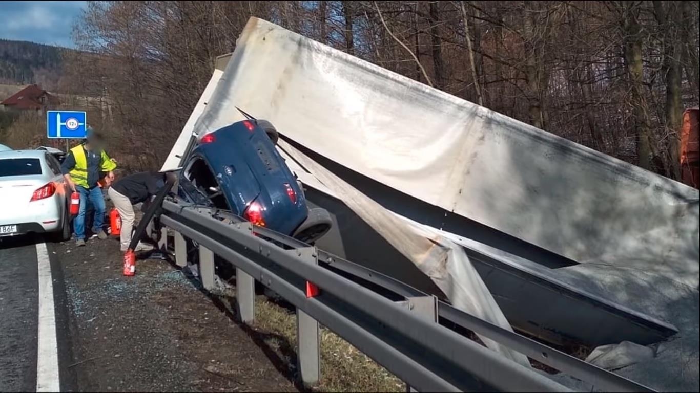 Container no lop gay tai nan kinh hoang anh 1
