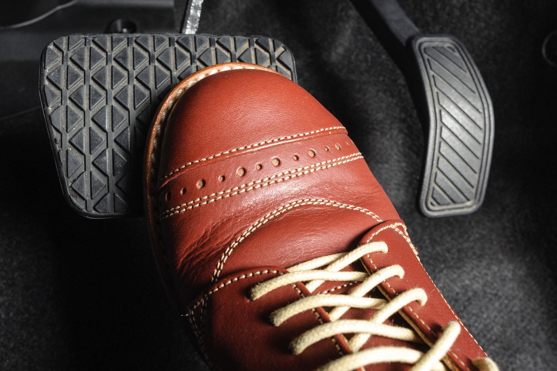 'Dat chan len phanh khi chay Cruise Control khong phai thoi quen xau' hinh anh