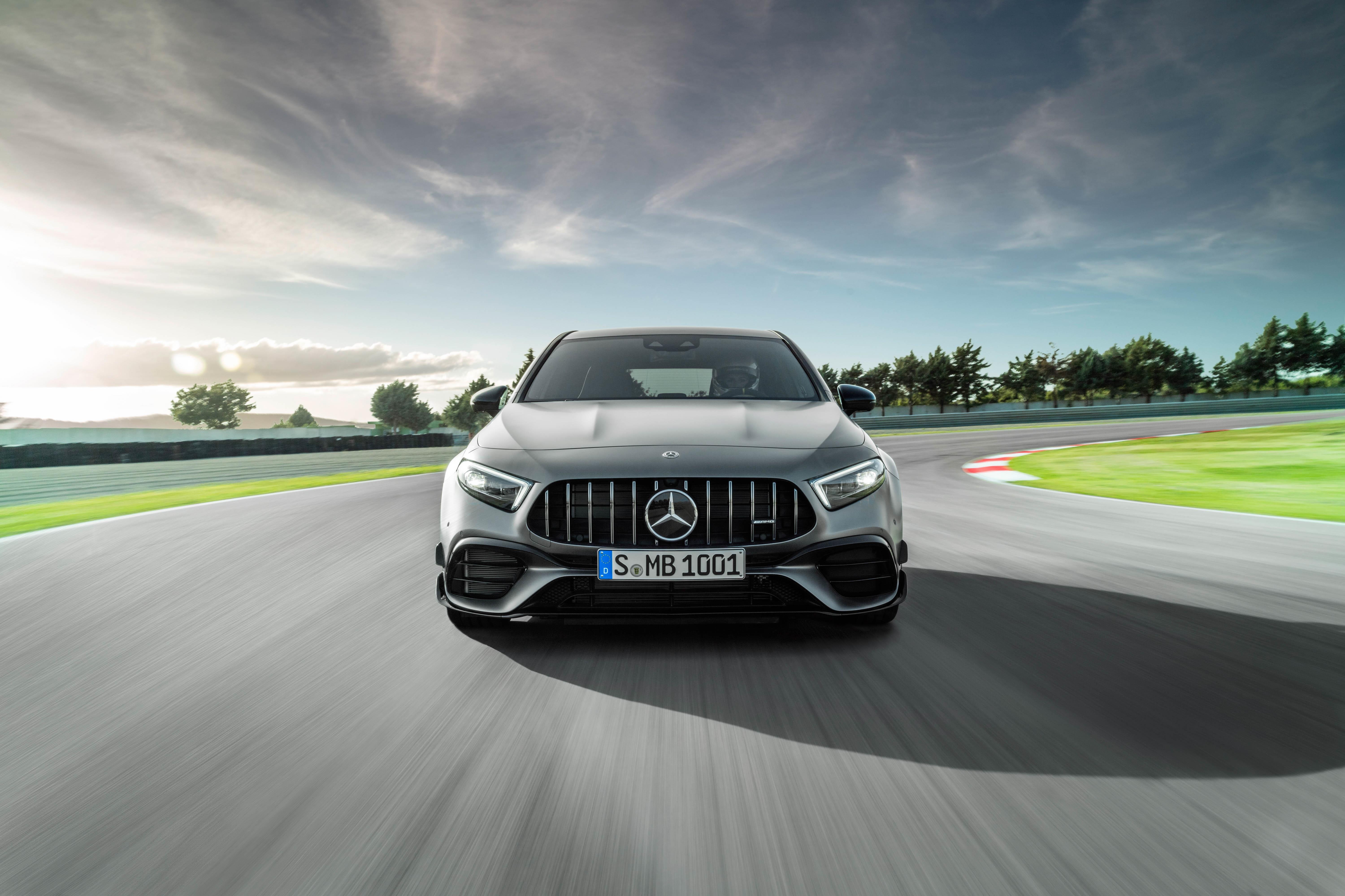 Mercedes-AMG CLA 45 va A 45 ra mat anh 7