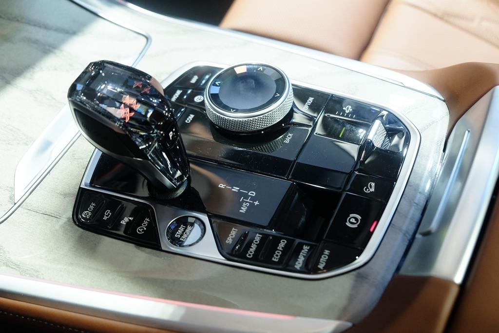 Bo 3 BMW X4,  X5 va X7 ra mat tai VN anh 7