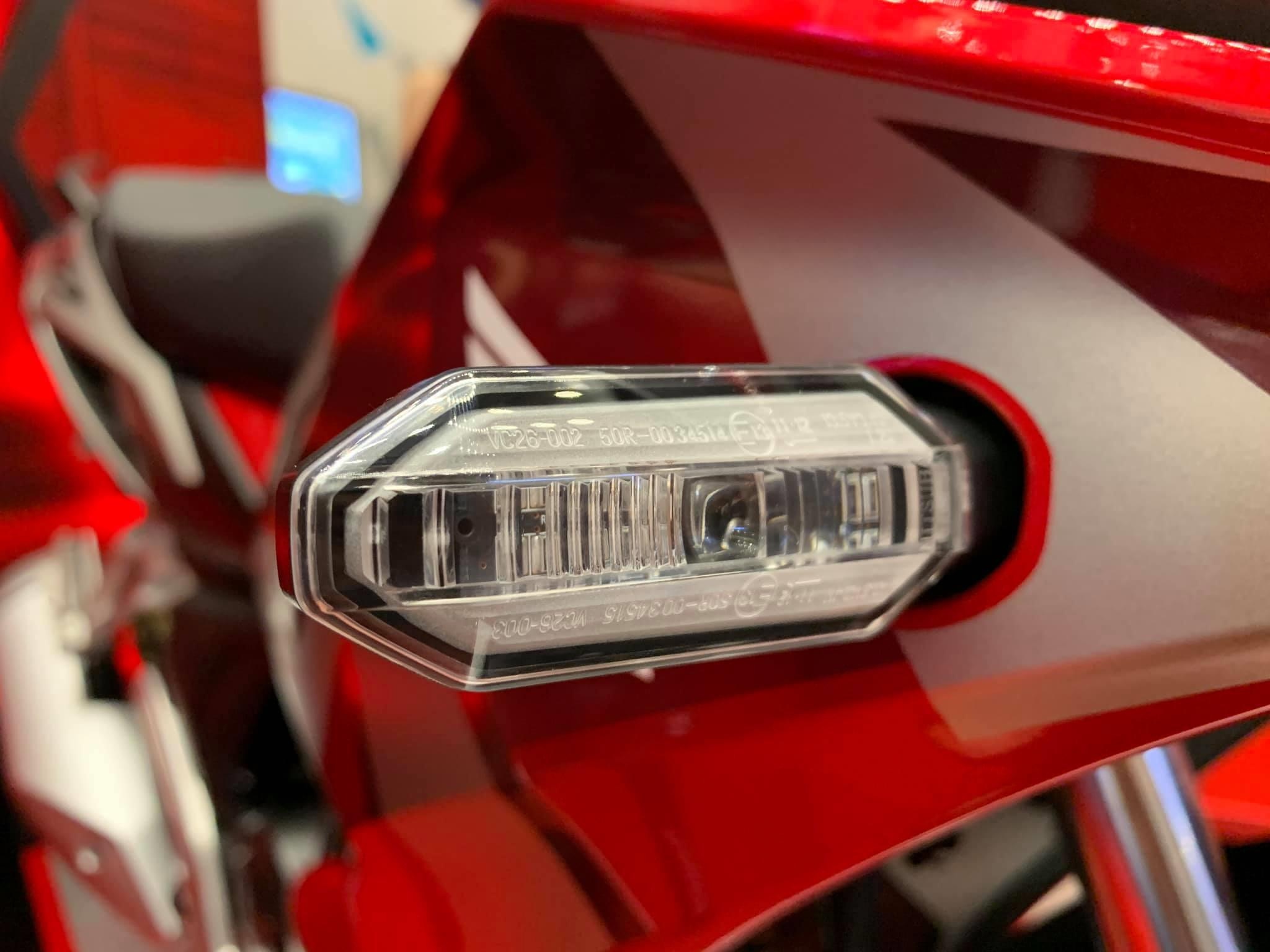 Người dùng tranh cãi vì thiết kế xi-nhan của Honda Winner X ảnh 3 Nguoi dung tranh cai vi thiet ke xi-nhan cua Honda Winner X anh 3