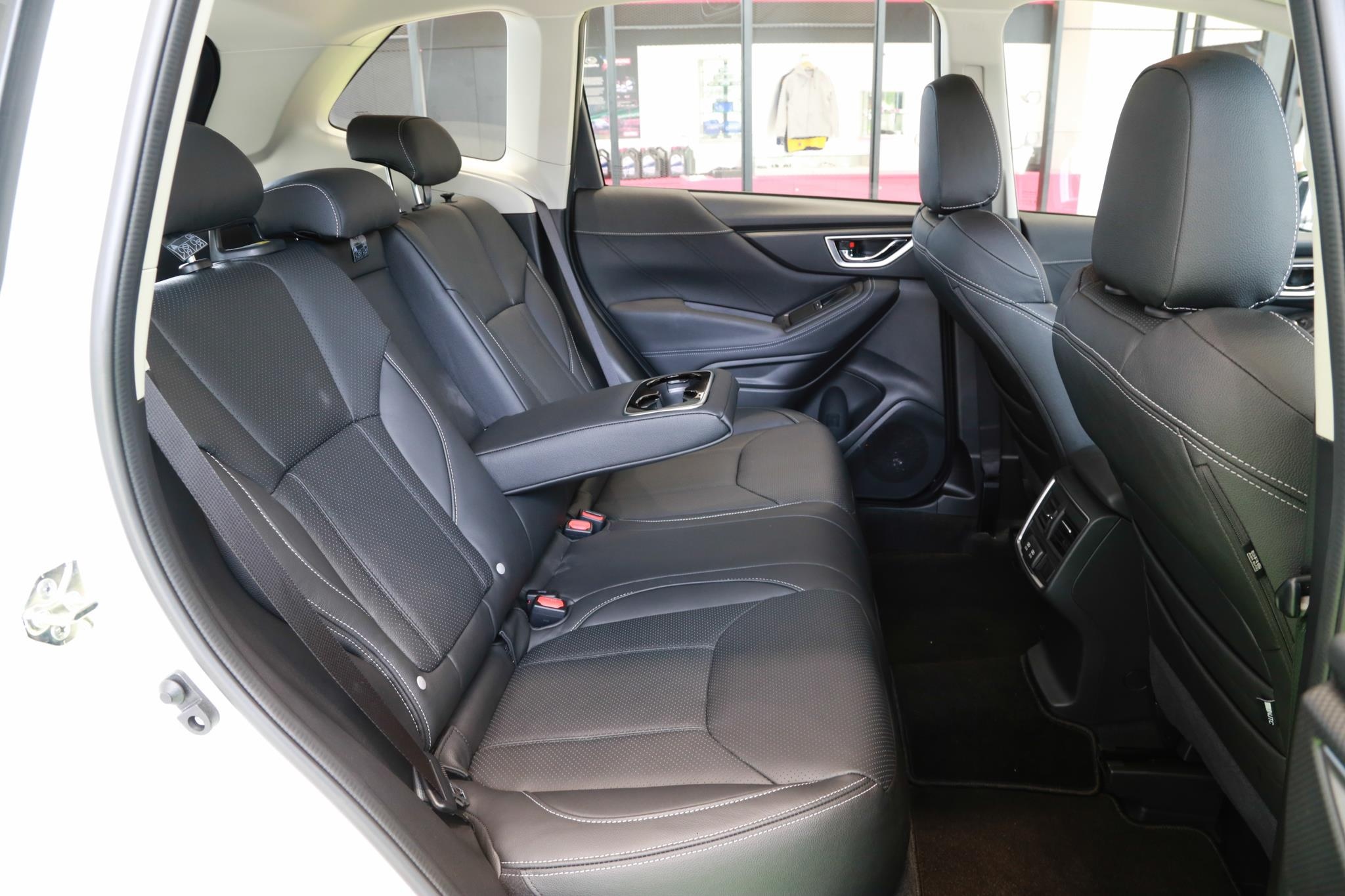 Subaru Forester ra mat tai VN anh 8