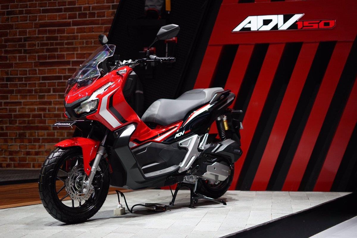 Honda ADV 150 co gi khien Yamaha phai de chung? hinh anh