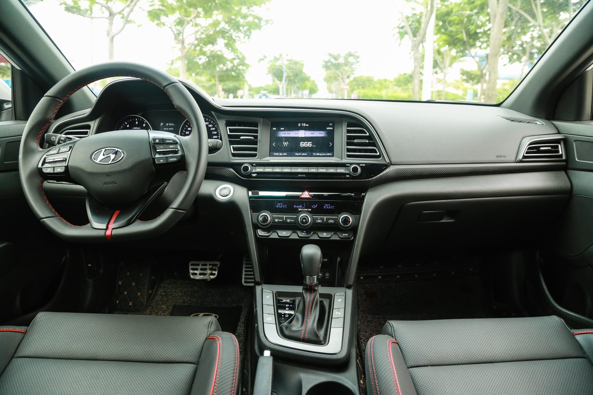 So sánh Honda Civic RS và Hyundai Elantra Sport ảnh 11 So sanh Honda Civic RS va Hyundai Elantra Sport anh 11