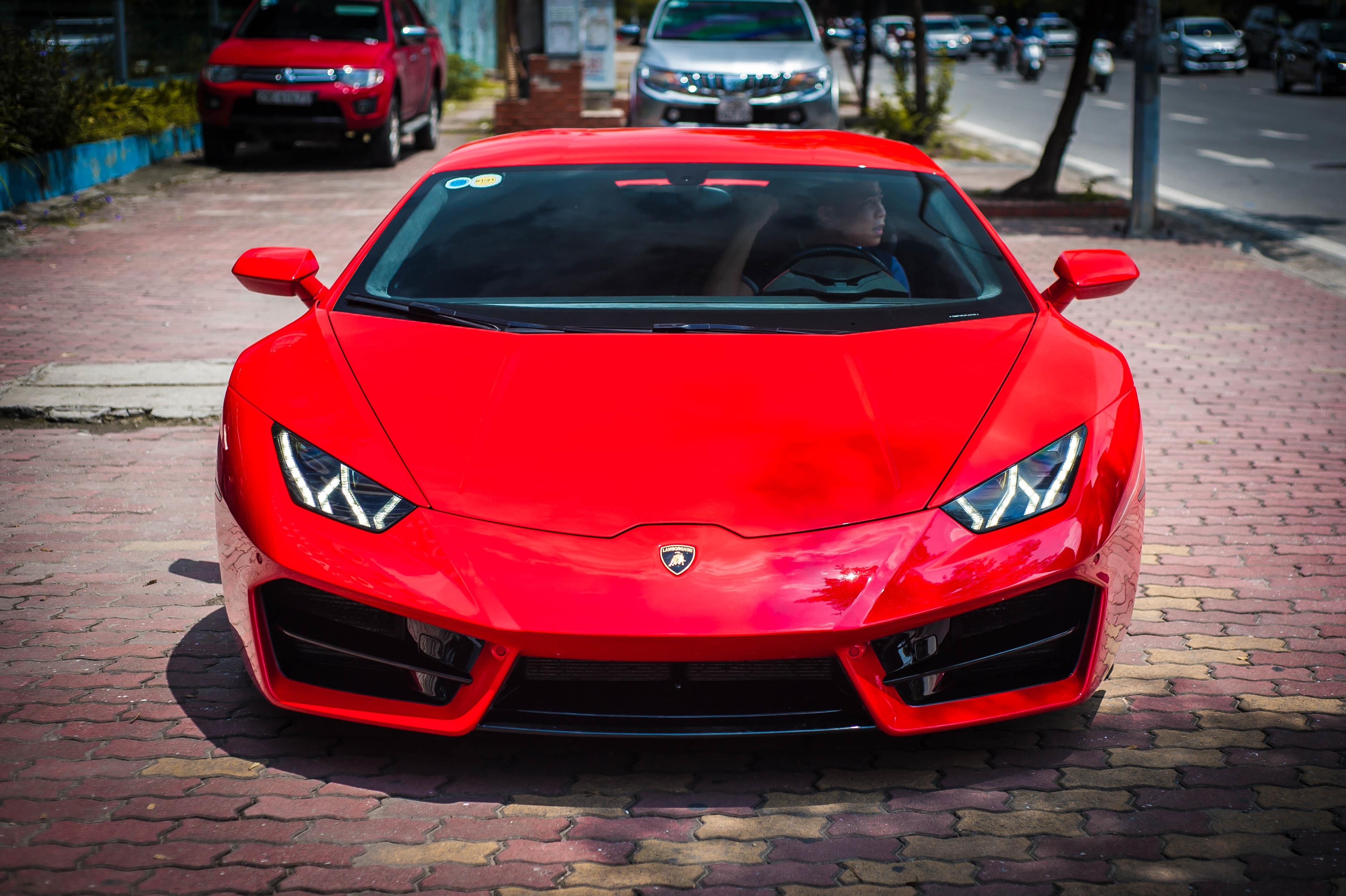 Chi tiet Lamborghini Huracan LP 580-2 chinh hang dau tien o VN anh 6