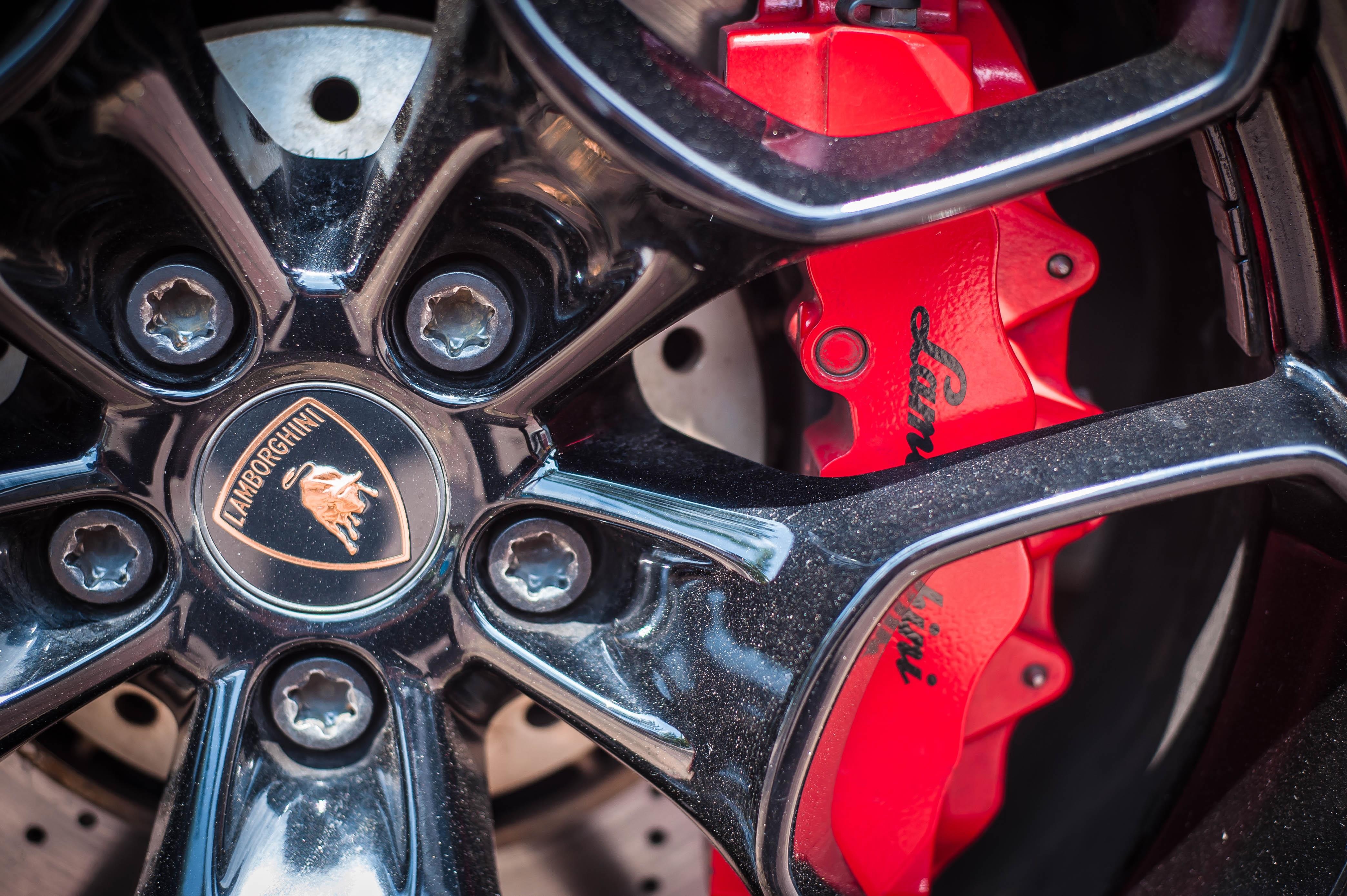 Chi tiet Lamborghini Huracan LP 580-2 chinh hang dau tien o VN anh 11