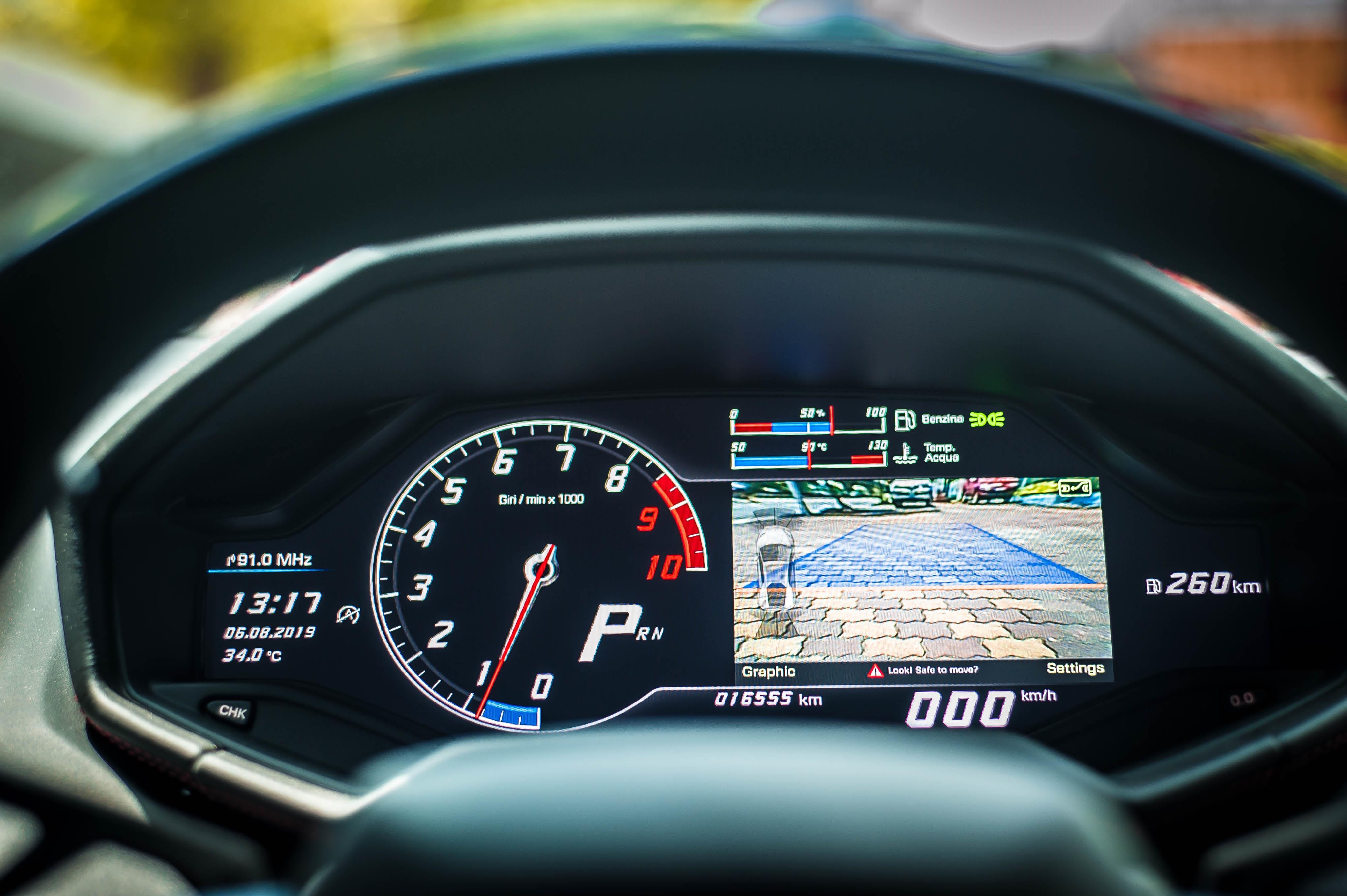 Chi tiet Lamborghini Huracan LP 580-2 chinh hang dau tien o VN anh 10