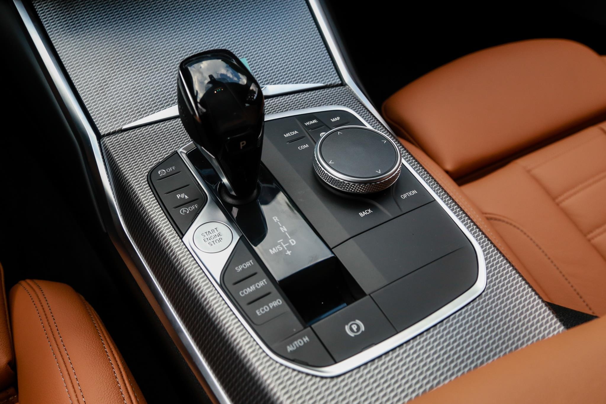 Chi tiet BMW 330i M Sport gia 2, 38 ty tai VN anh 10