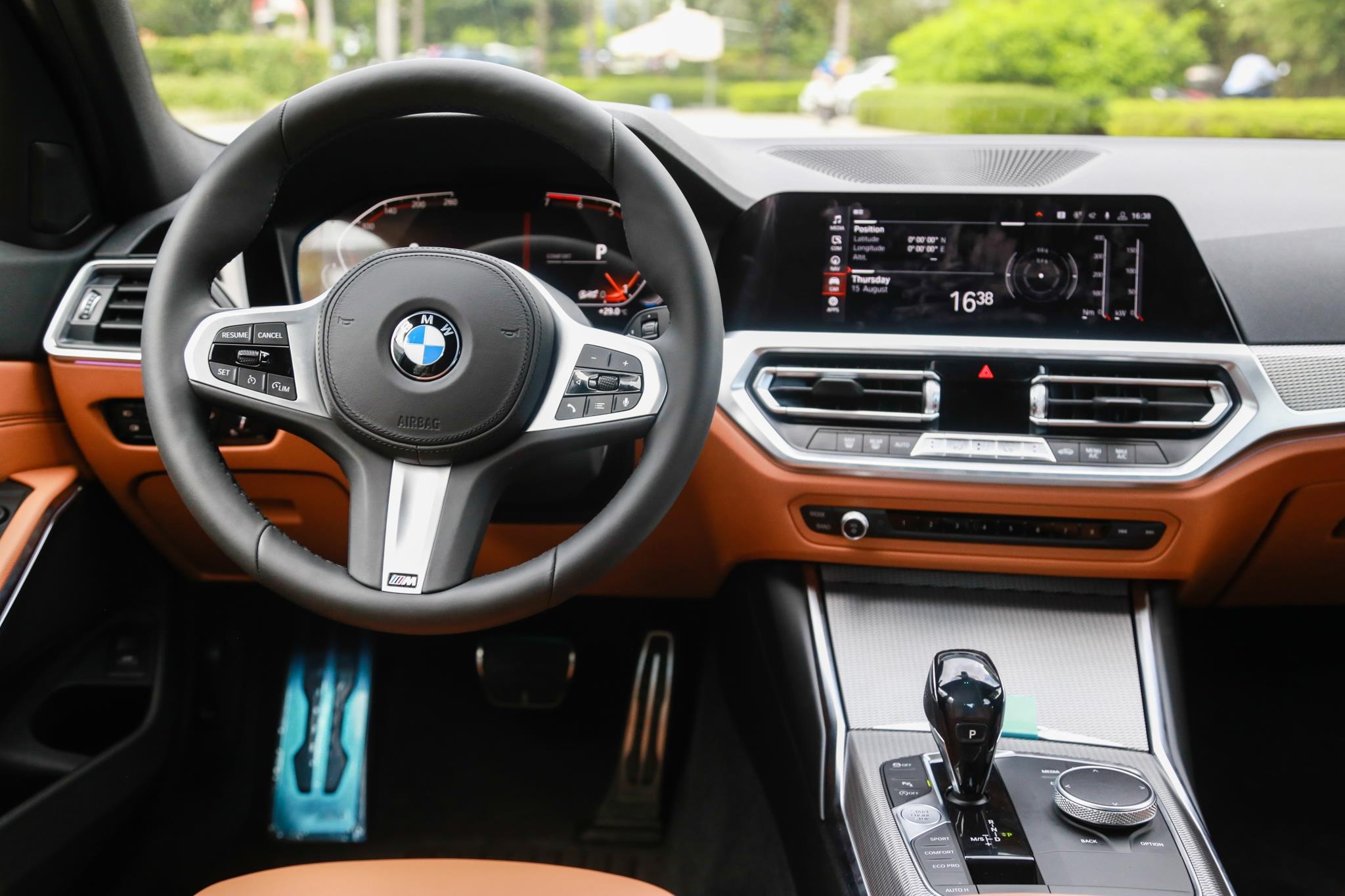 Chi tiet BMW 330i M Sport gia 2, 38 ty tai VN anh 9