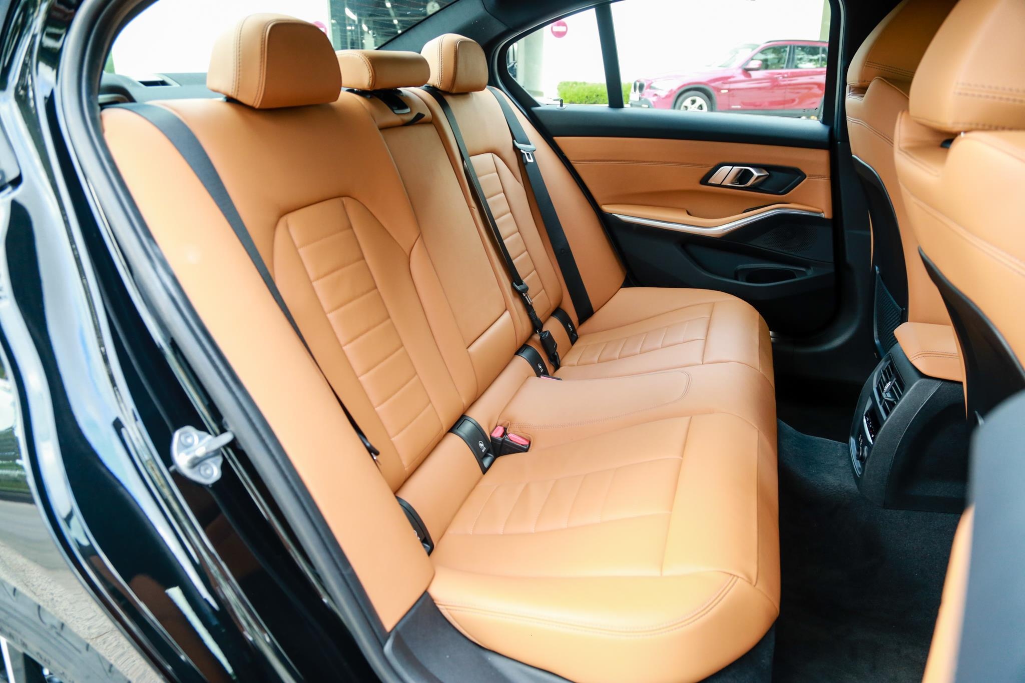 Chi tiet BMW 330i M Sport gia 2, 38 ty tai VN anh 8