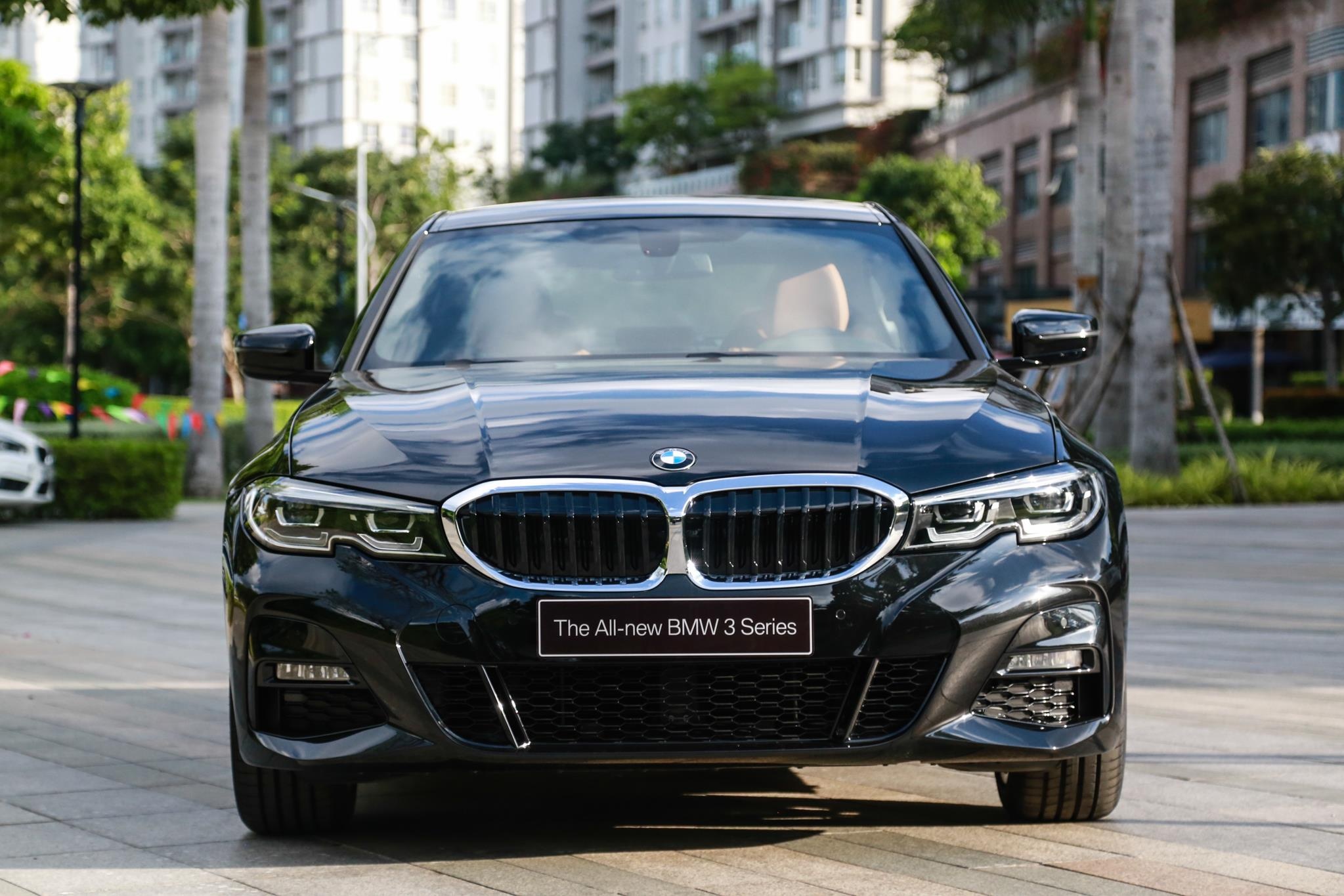 Chi tiet BMW 330i M Sport gia 2, 38 ty tai VN anh 2