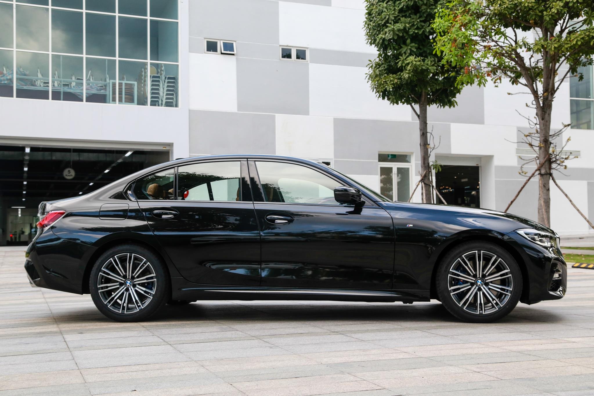 Chi tiet BMW 330i M Sport gia 2, 38 ty tai VN anh 13