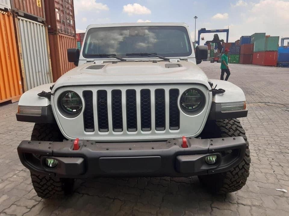 Xe ban tai Jeep Gladiator Rubicon 2020 dau tien cap ben VN hinh anh