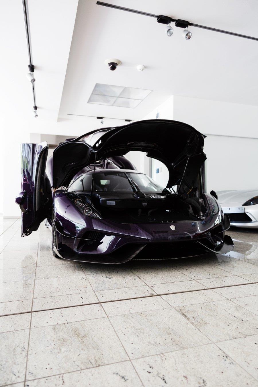 Siêu xe Koenigsegg Regera phủ sợi carbon tím ảnh 3 Sieu xe Koenigsegg Regera phu soi carbon tim anh 3