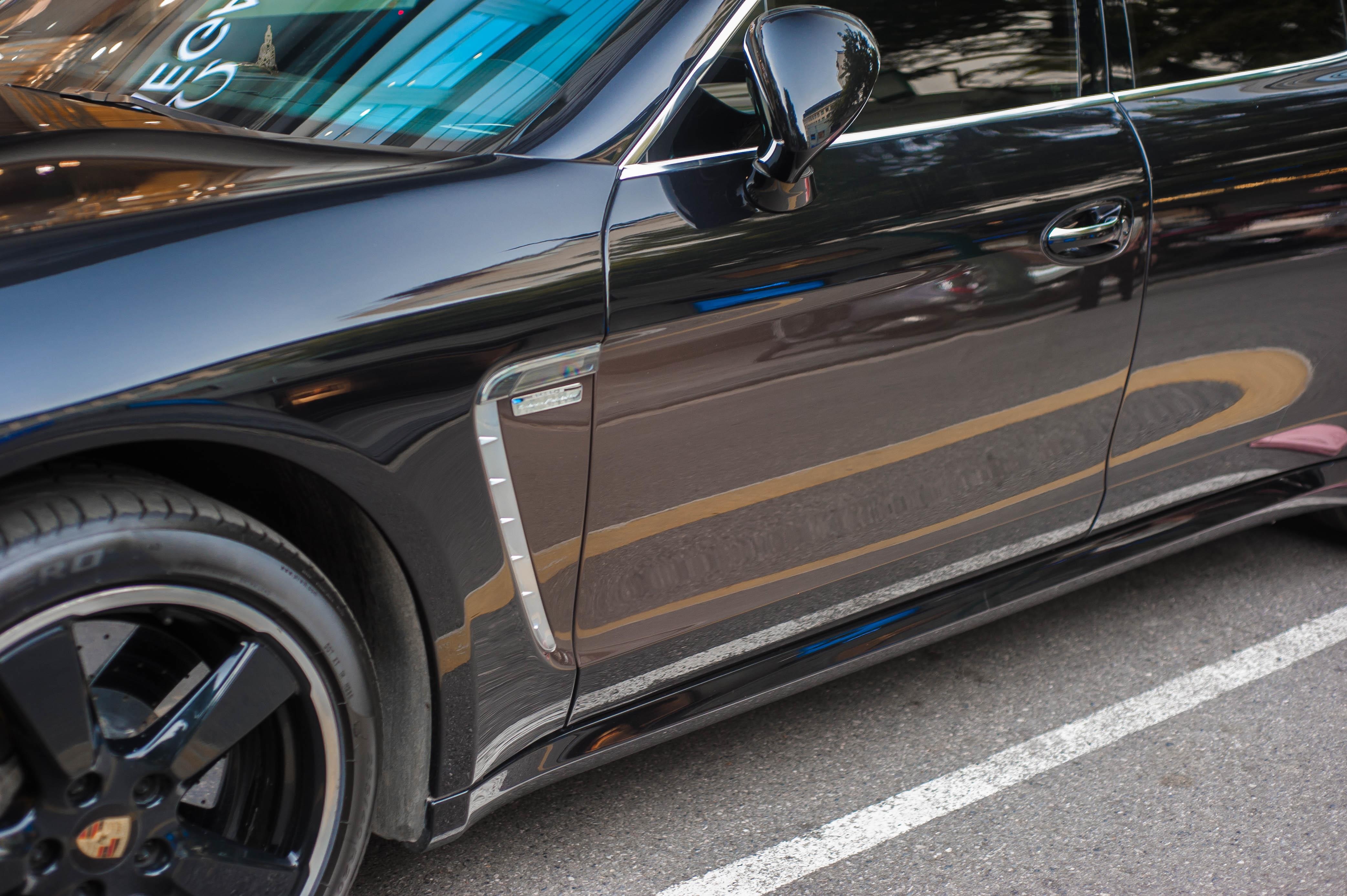 Porsche Panamera Turbo S Exclusive hang hiem anh 4