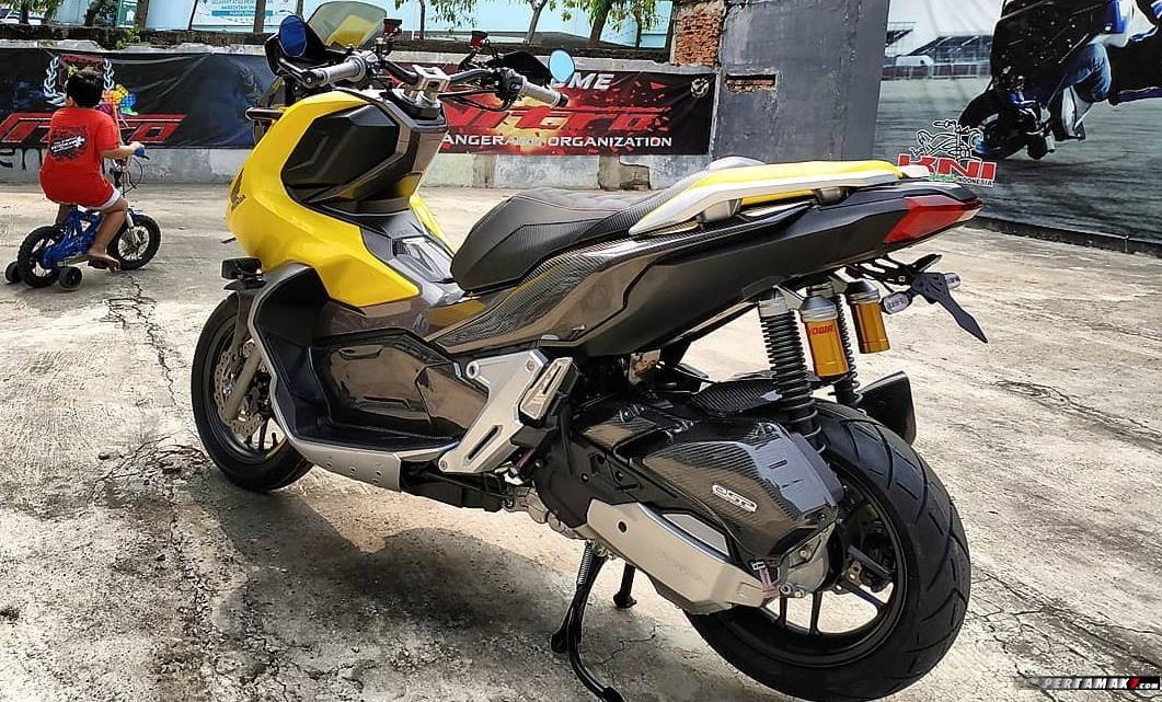 Ngam Honda ADV 150 ban do ngoai hinh carbon anh 2