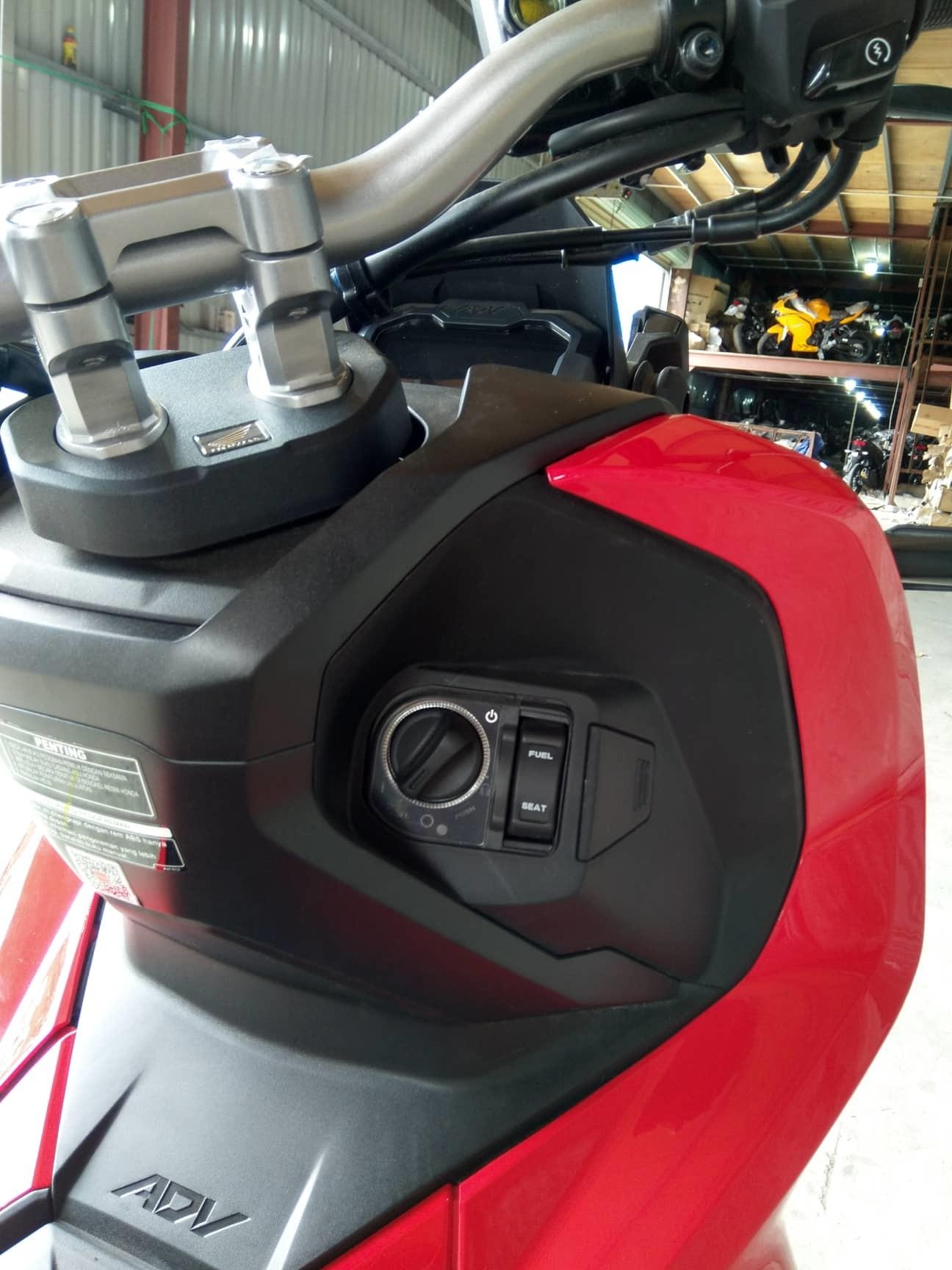 Honda ADV 150 cap ben dai ly VN,  chuan bi mo ban anh 2