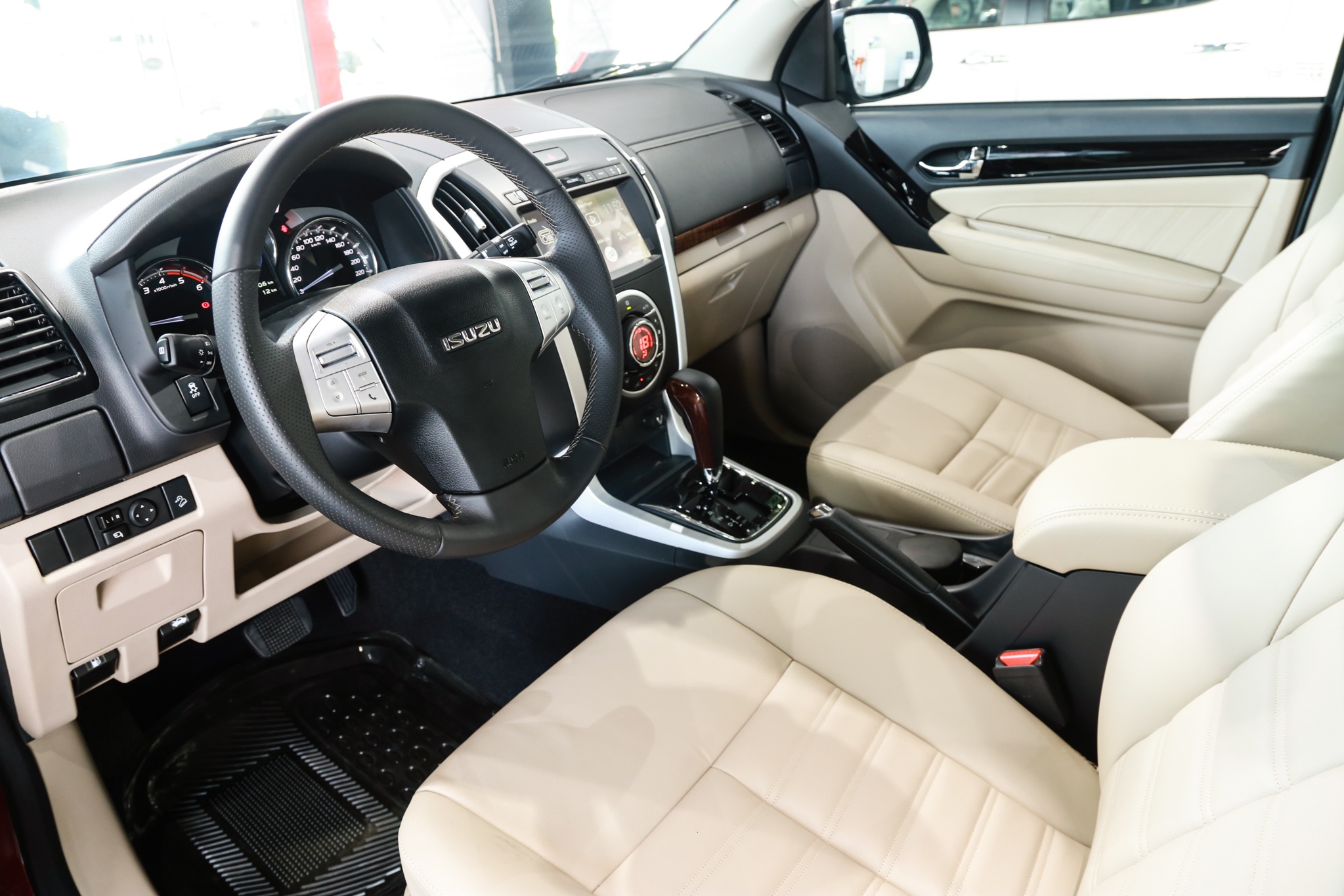 Chi tiet Isuzu Mu-X Limited vua ra mat anh 5