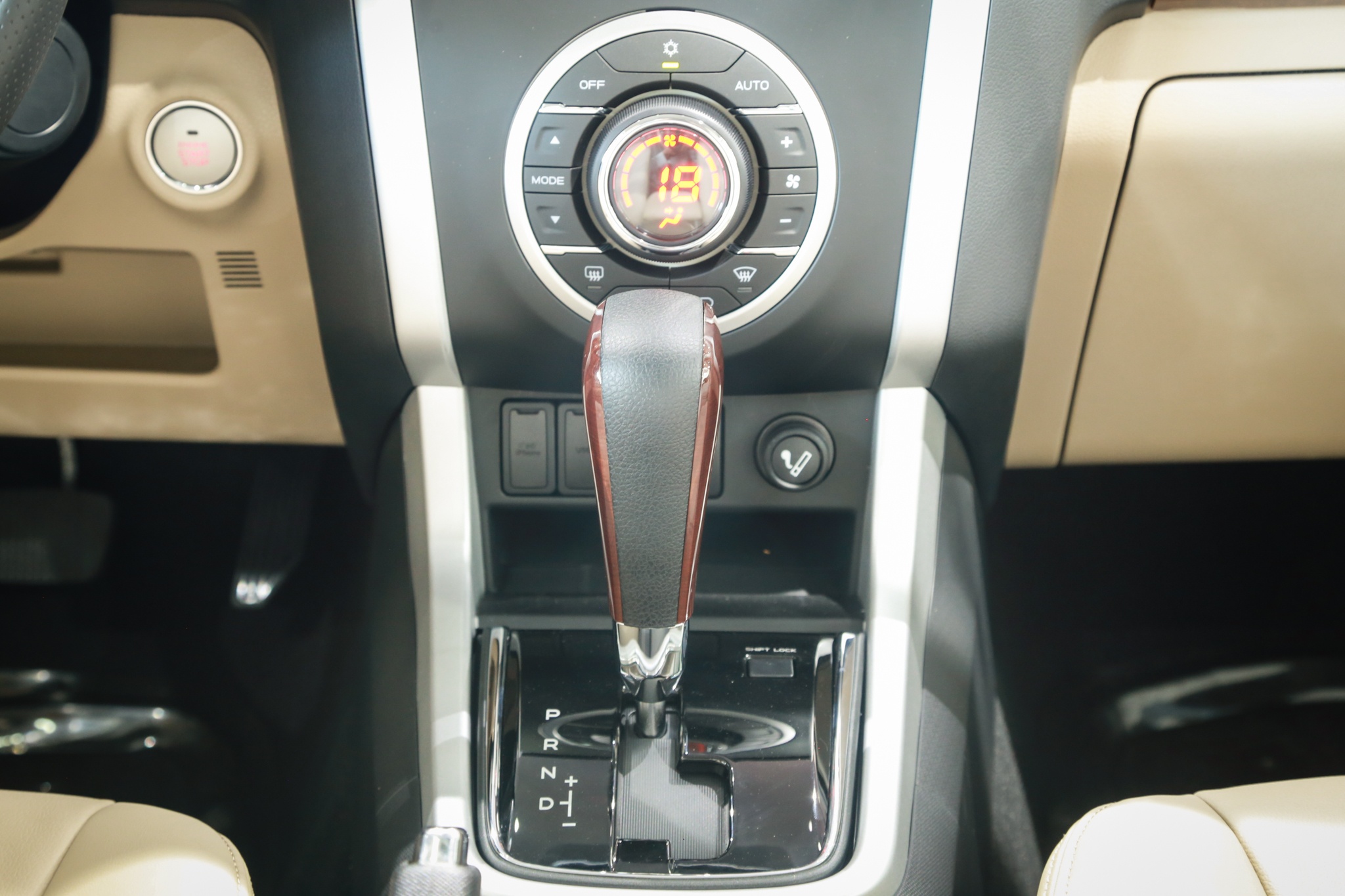 Chi tiet Isuzu Mu-X Limited vua ra mat anh 10