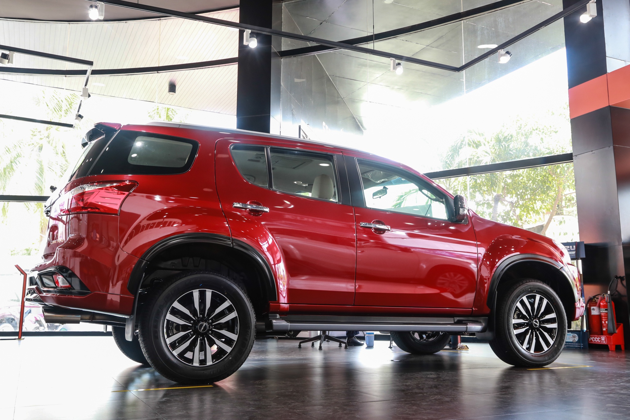 Chi tiet Isuzu Mu-X Limited vua ra mat anh 13