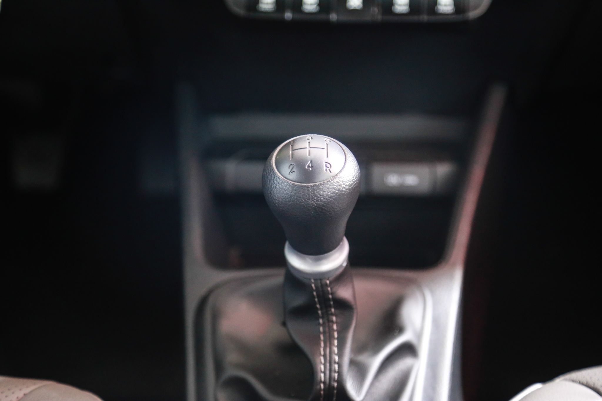 kia soluto xe gia re anh 11