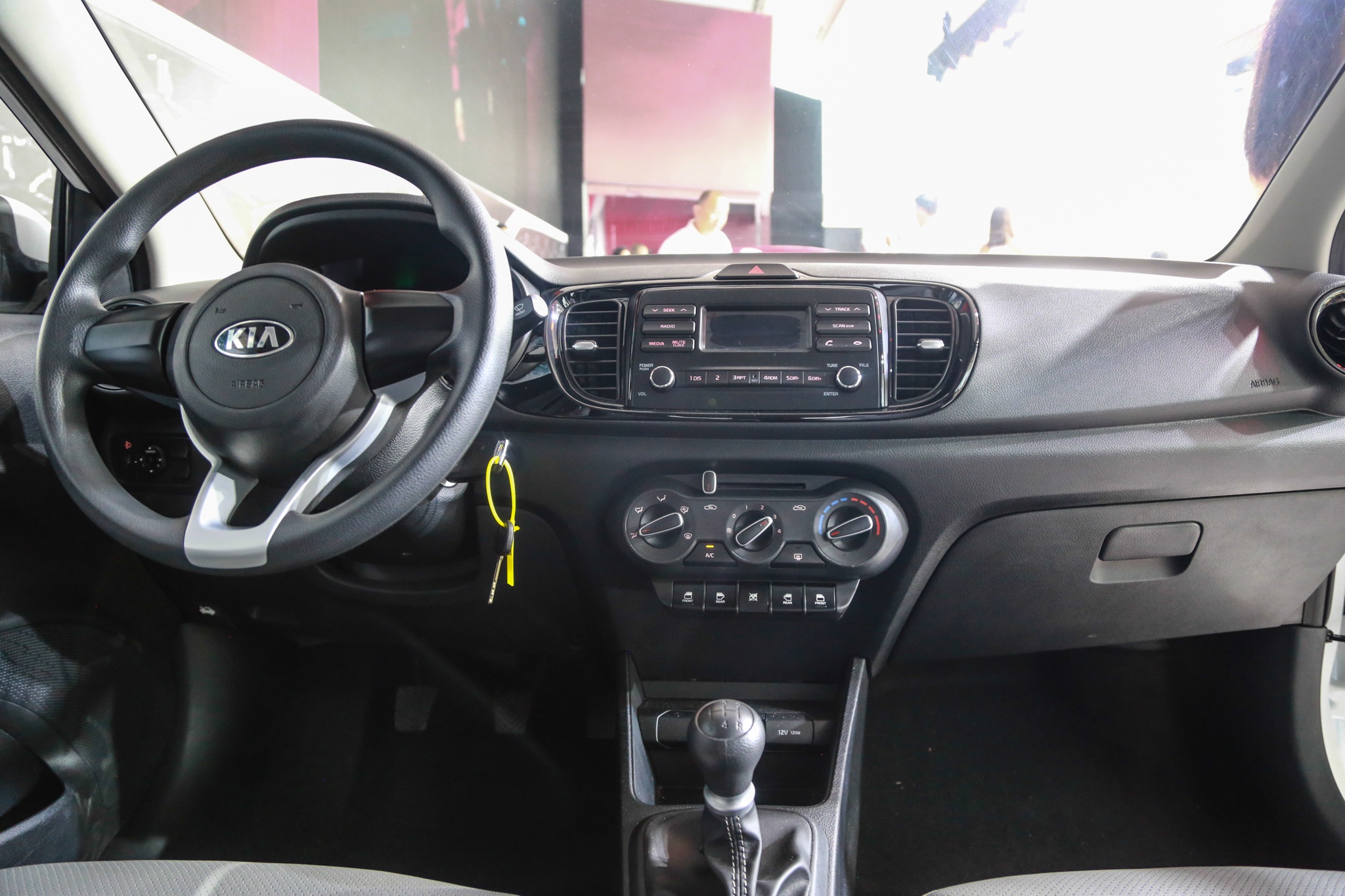 kia soluto xe gia re anh 12