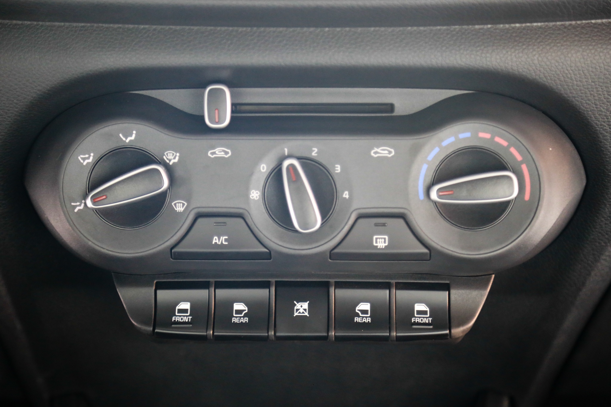 kia soluto xe gia re anh 9