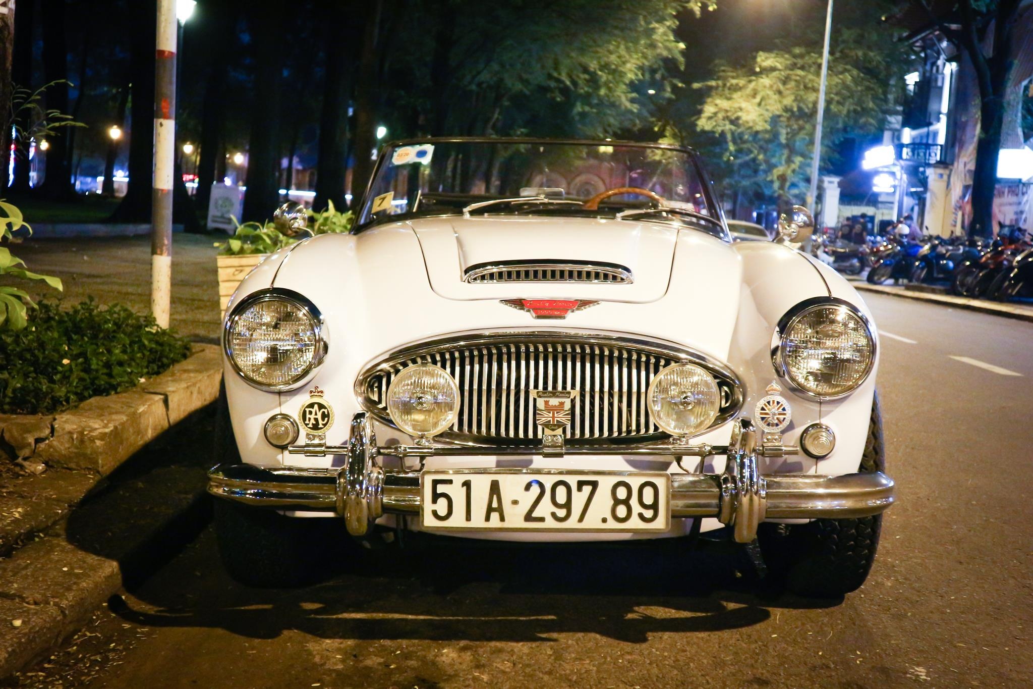 Xe co Austin-Healey 3000 MK III cua dai gia TP.HCM hinh anh