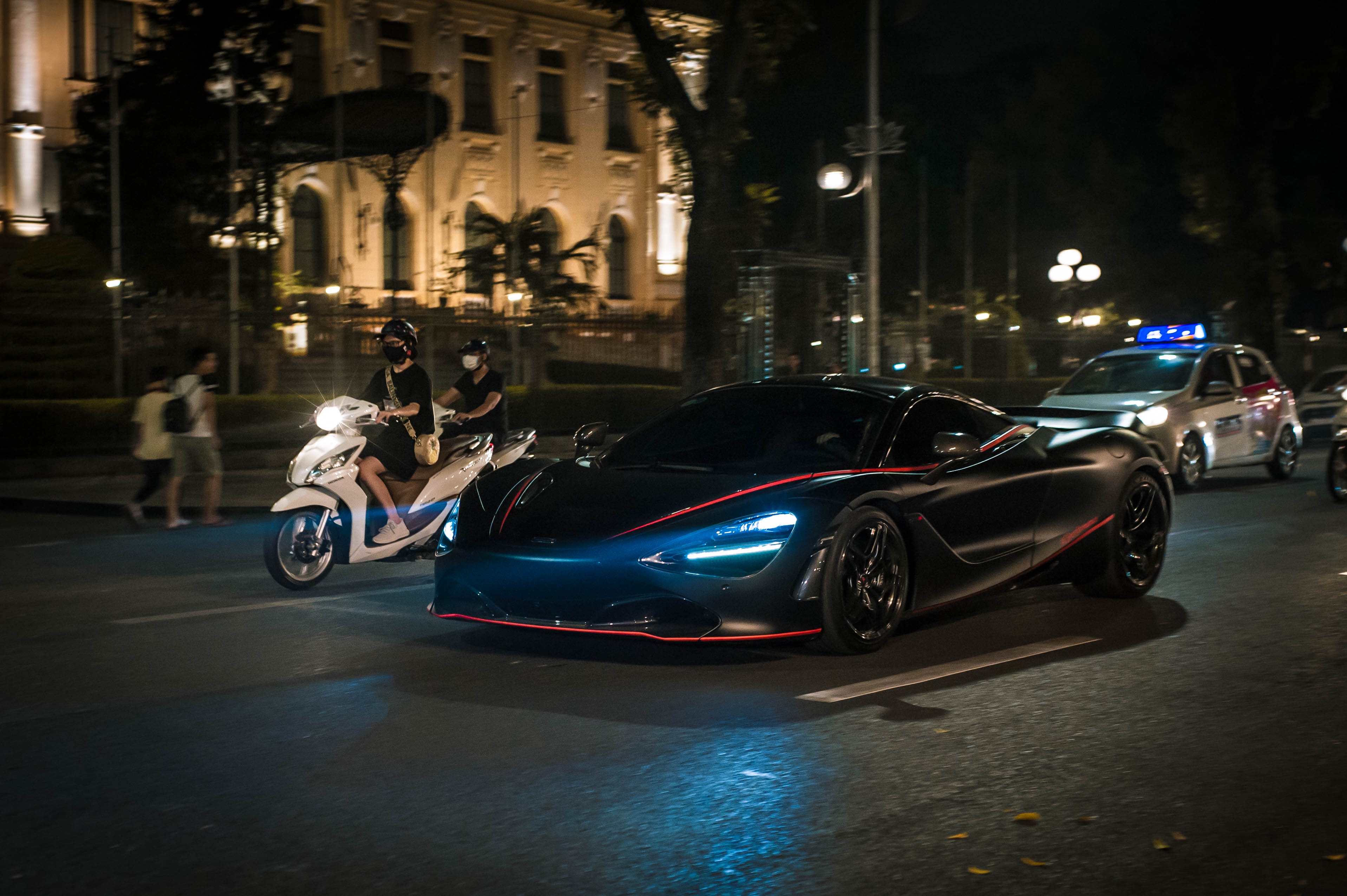 Dan sieu xe quy tu dao pho Ha Noi toi cuoi tuan anh 6