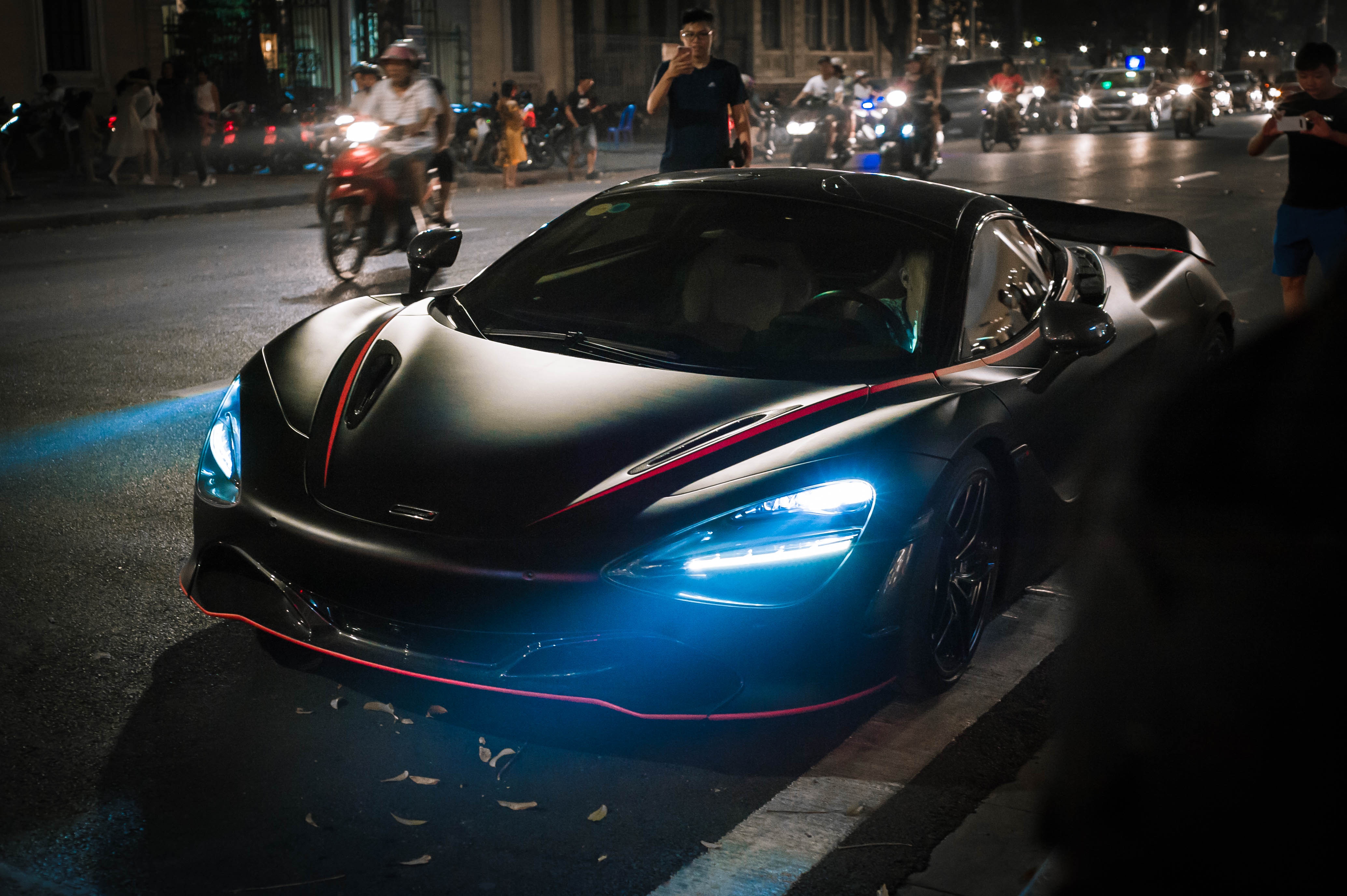 Dan sieu xe quy tu dao pho Ha Noi toi cuoi tuan anh 5