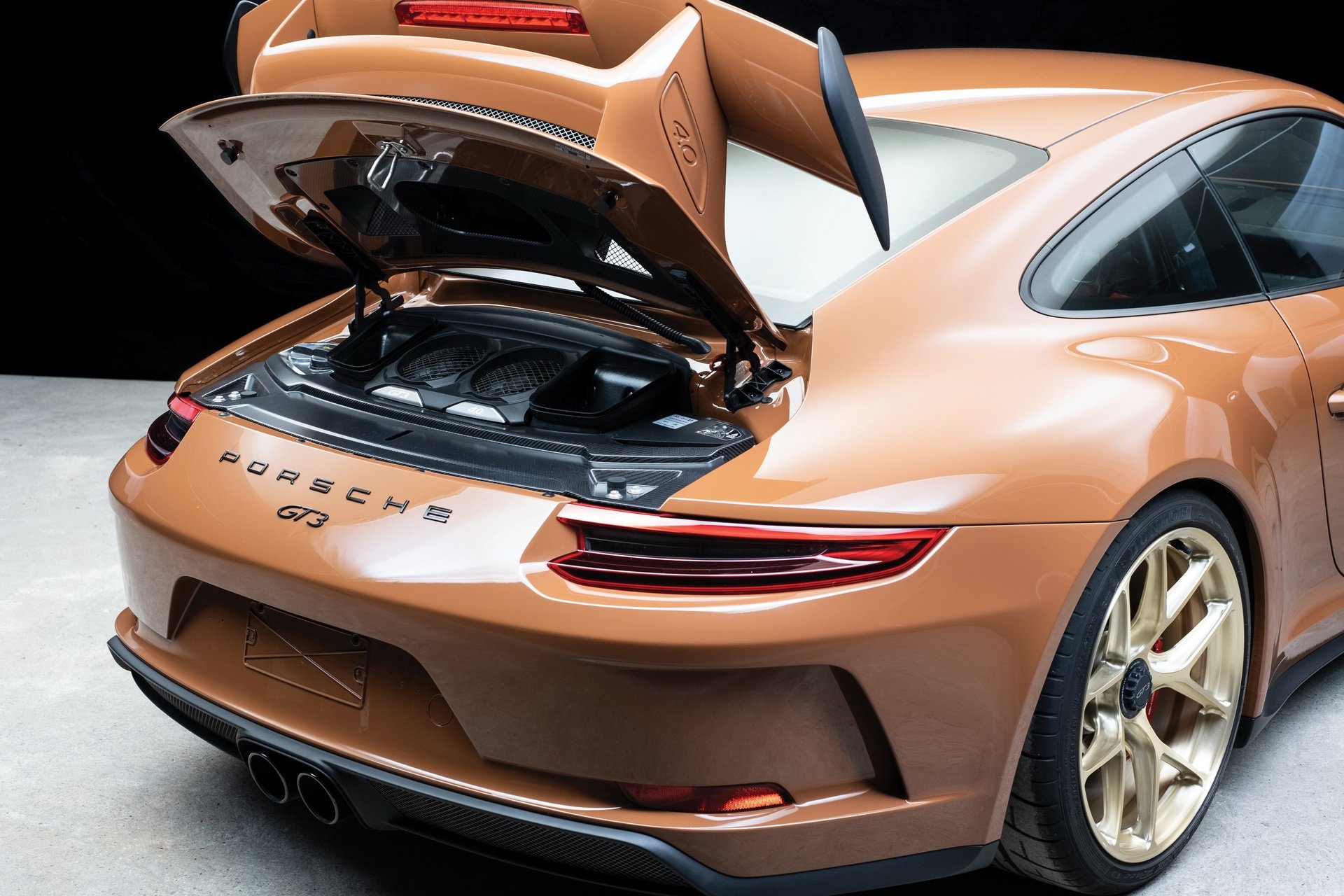 Sieu xe Porsche 911 GT3 phong cach thap nien 70 anh 8