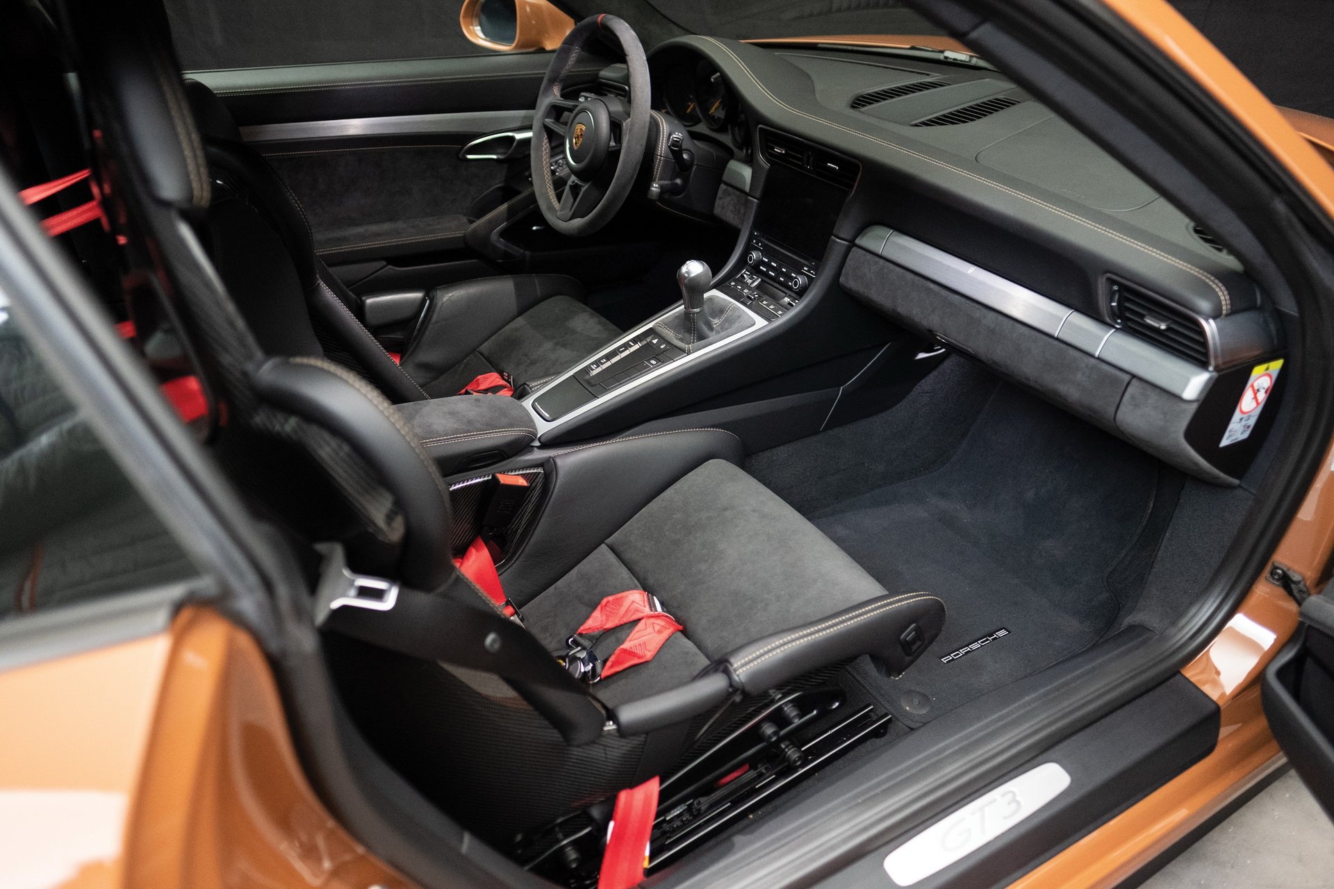 Sieu xe Porsche 911 GT3 phong cach thap nien 70 anh 7