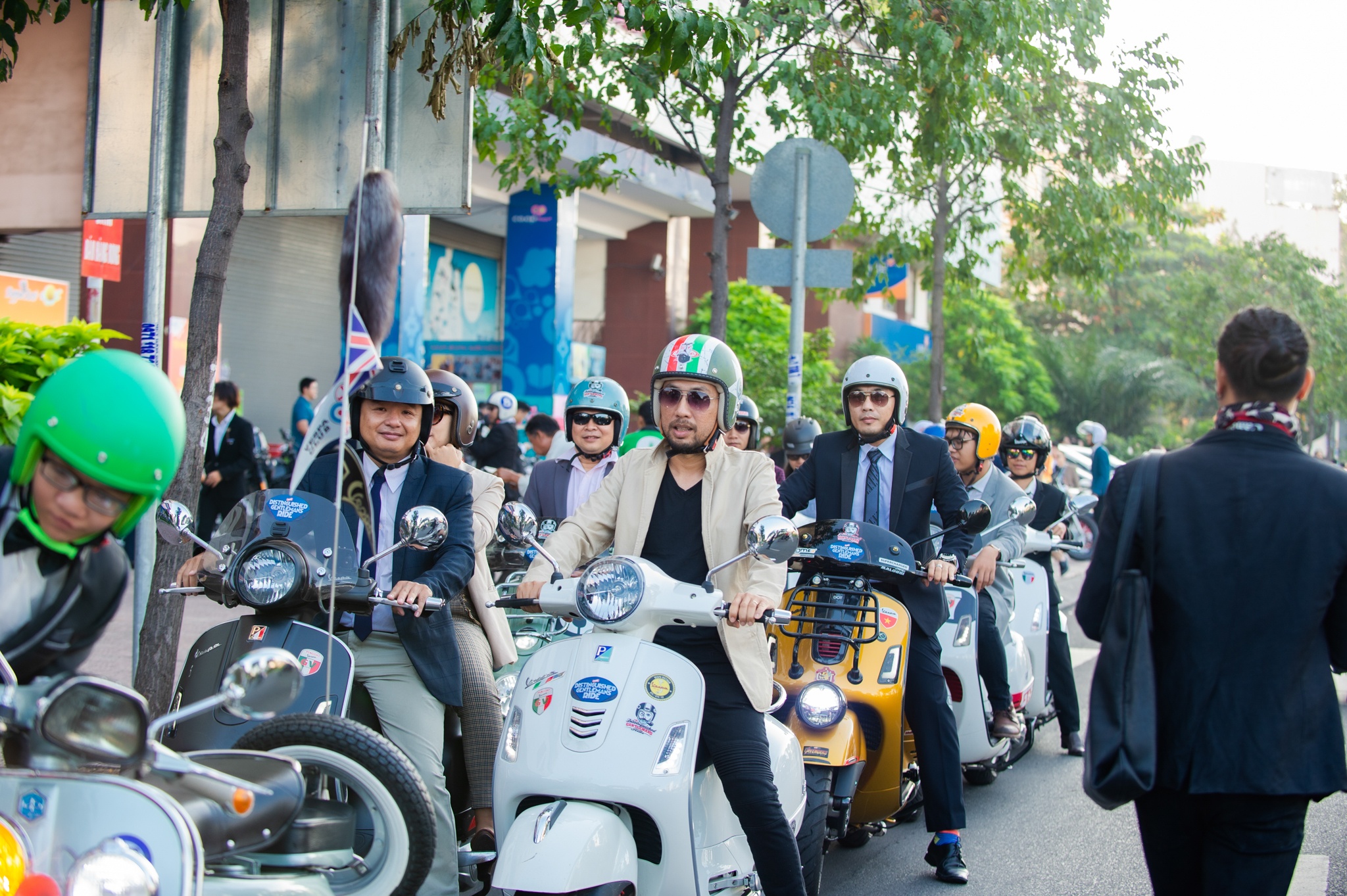 Hang tram quy ong cuoi moto du su kien DGR anh 8