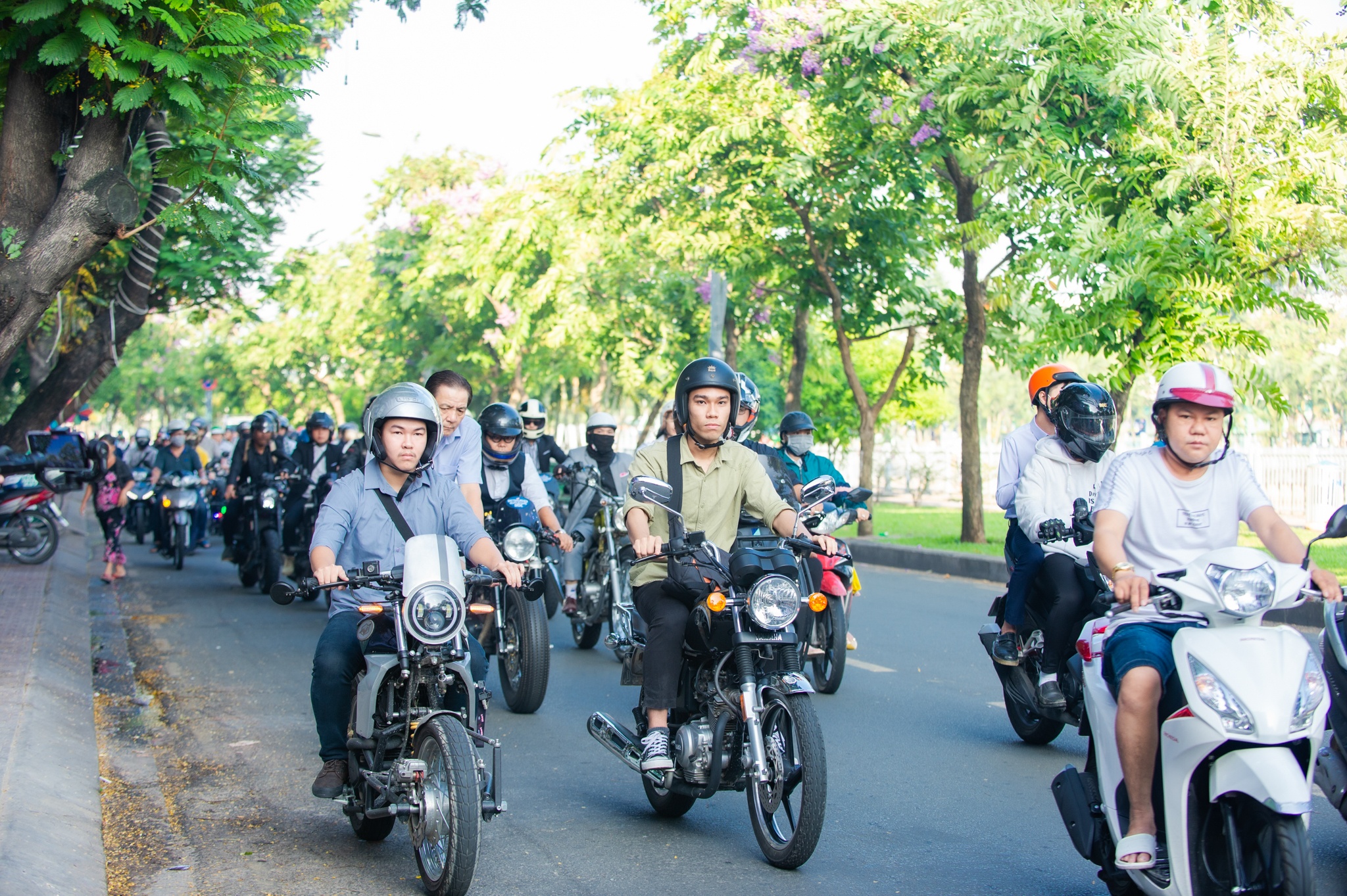 Hang tram quy ong cuoi moto du su kien DGR anh 9