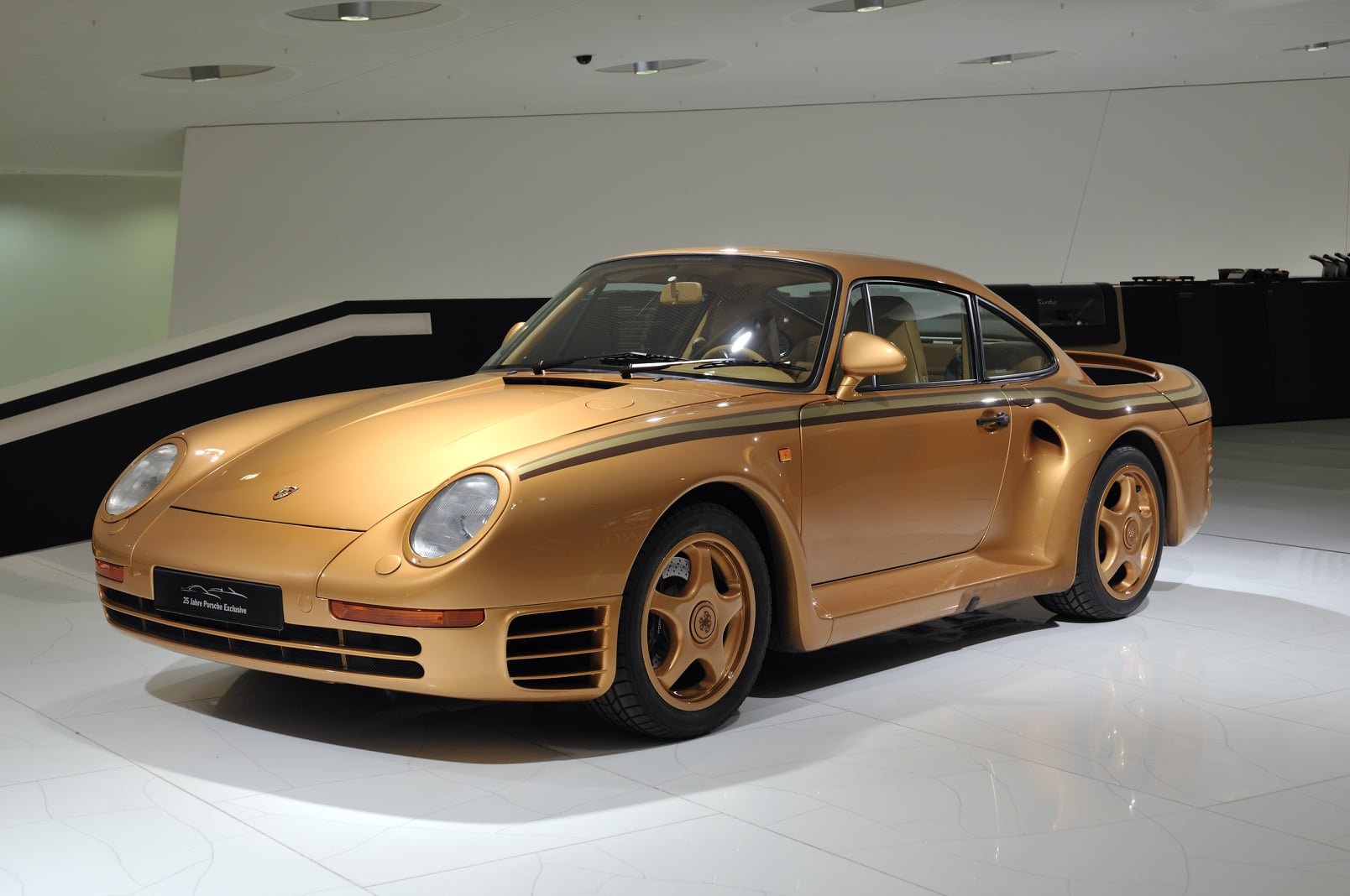 Chiem nguong Porsche 959 'hoang kim' cuc doc cua hoang than Qatar hinh anh