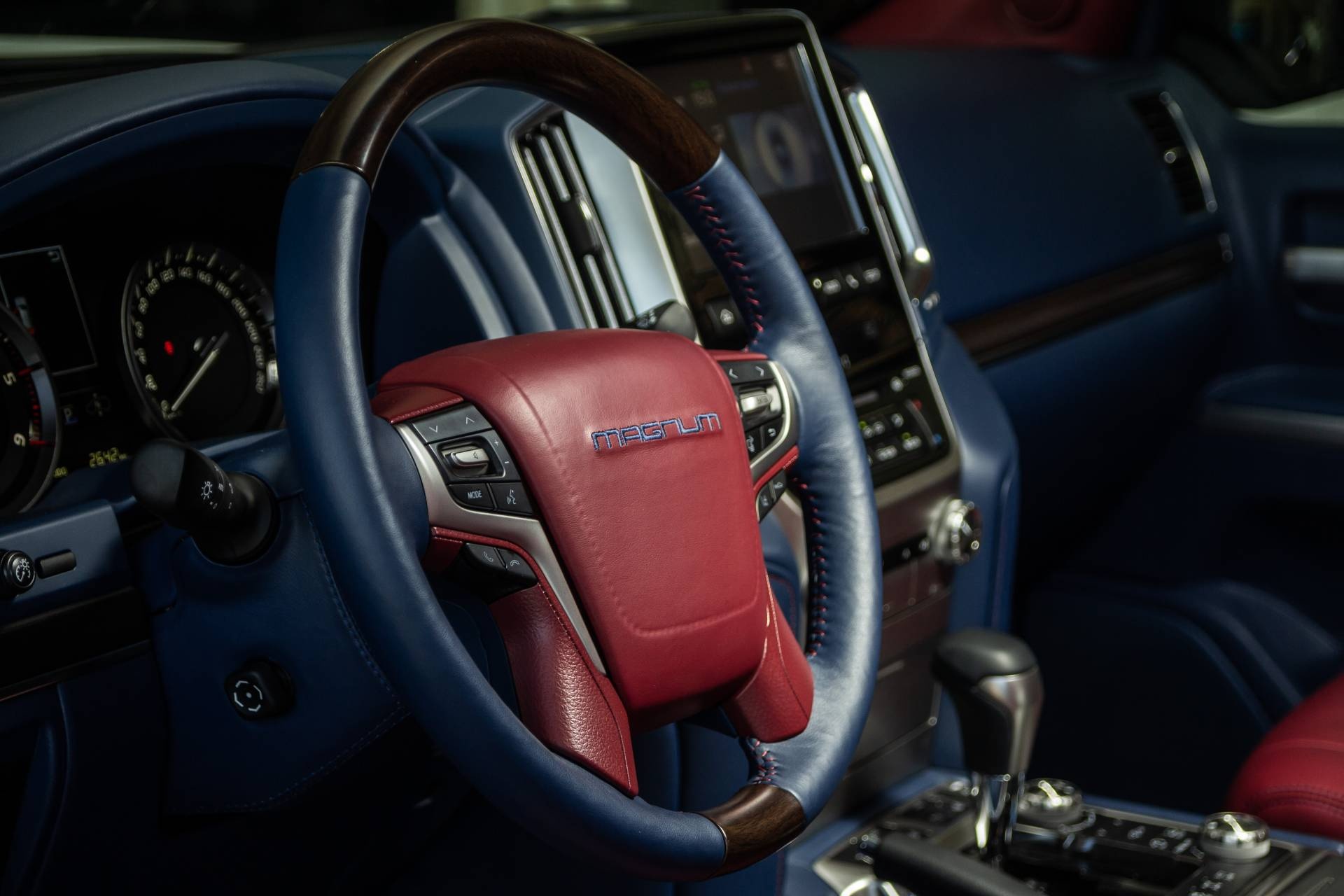 Toyota Land Cruiser 200 Magnum do anh 9